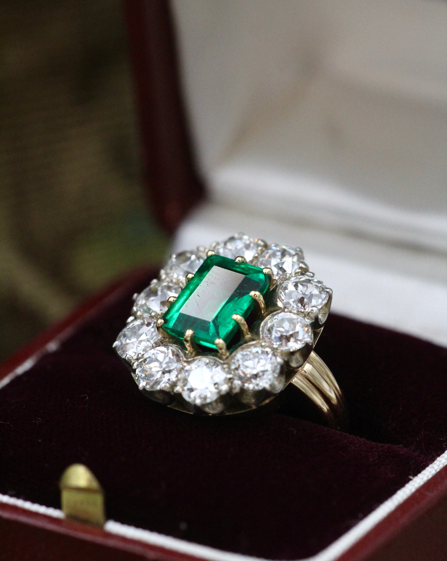 An exceptional Emerald and Diamond Cluster Ring. Colombian Emerald, 2.60 carats approximately, minor oil, with ten Old Cut Diamonds, approximately 4.00 carats (unweighed).  Ring circa 1890. - Robin Haydock Antiques