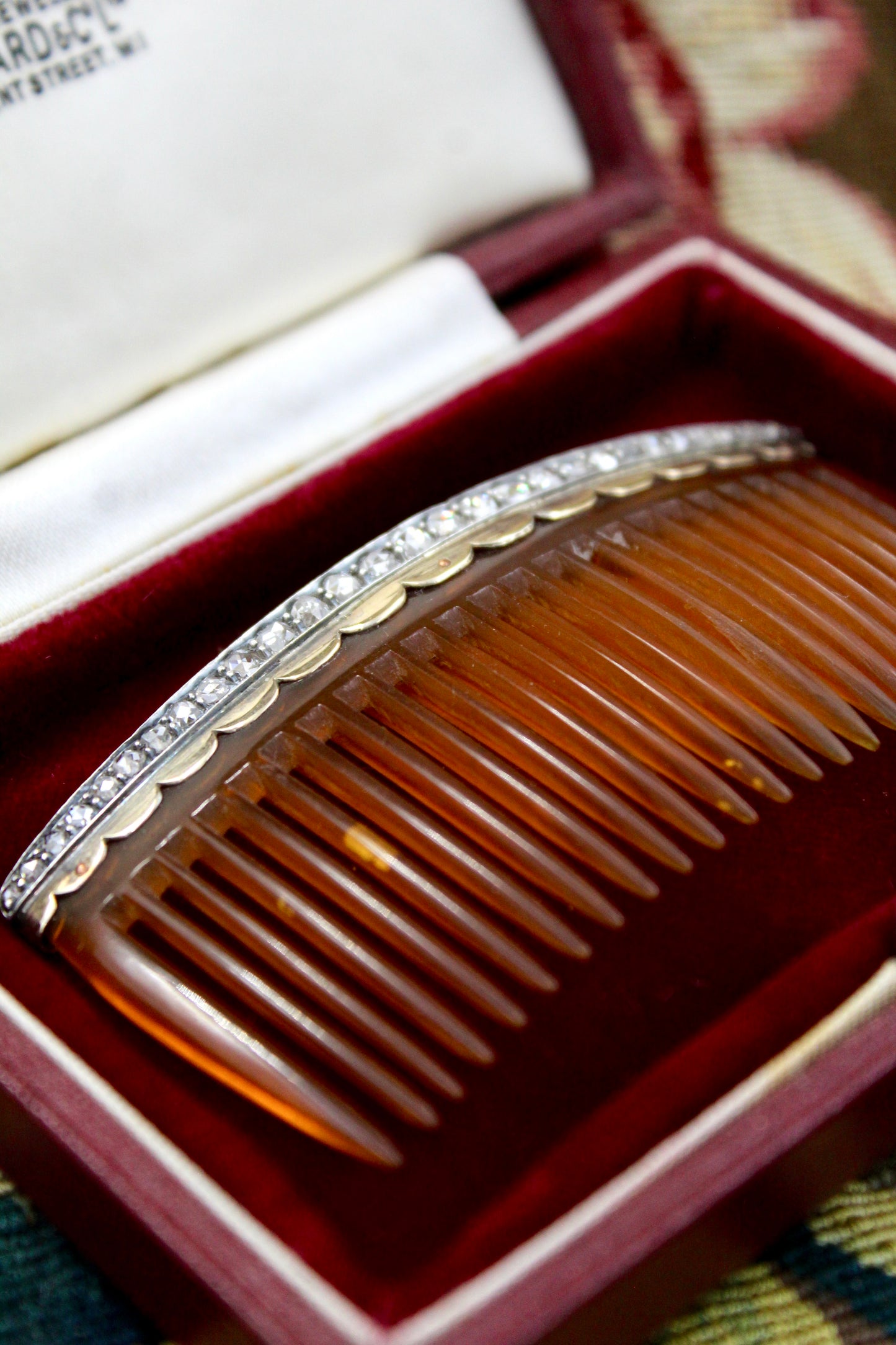 A very fine Victorian High Carat Gold & Silver (tested), "Rose Cut" Diamond & Horn Hair Comb, Circa 1870. - Robin Haydock Antiques