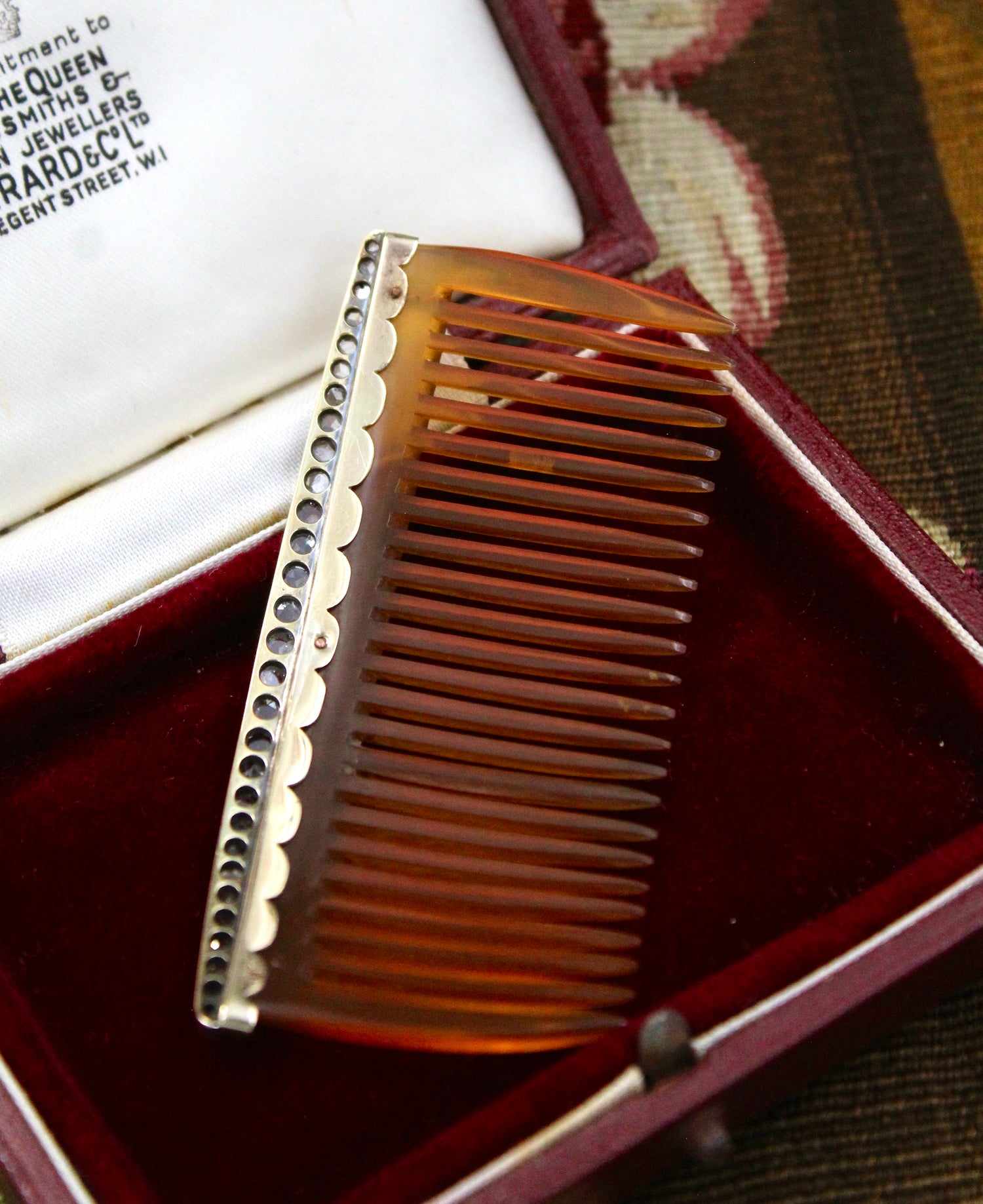 A very fine Victorian High Carat Gold & Silver (tested), "Rose Cut" Diamond & Horn Hair Comb, Circa 1870. - Robin Haydock Antiques