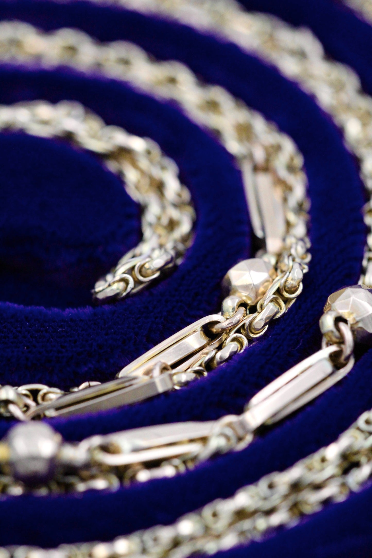 A very fine 9 carat Yellow Gold Long Guard Chain. English Circa 1890. - Robin Haydock Antiques