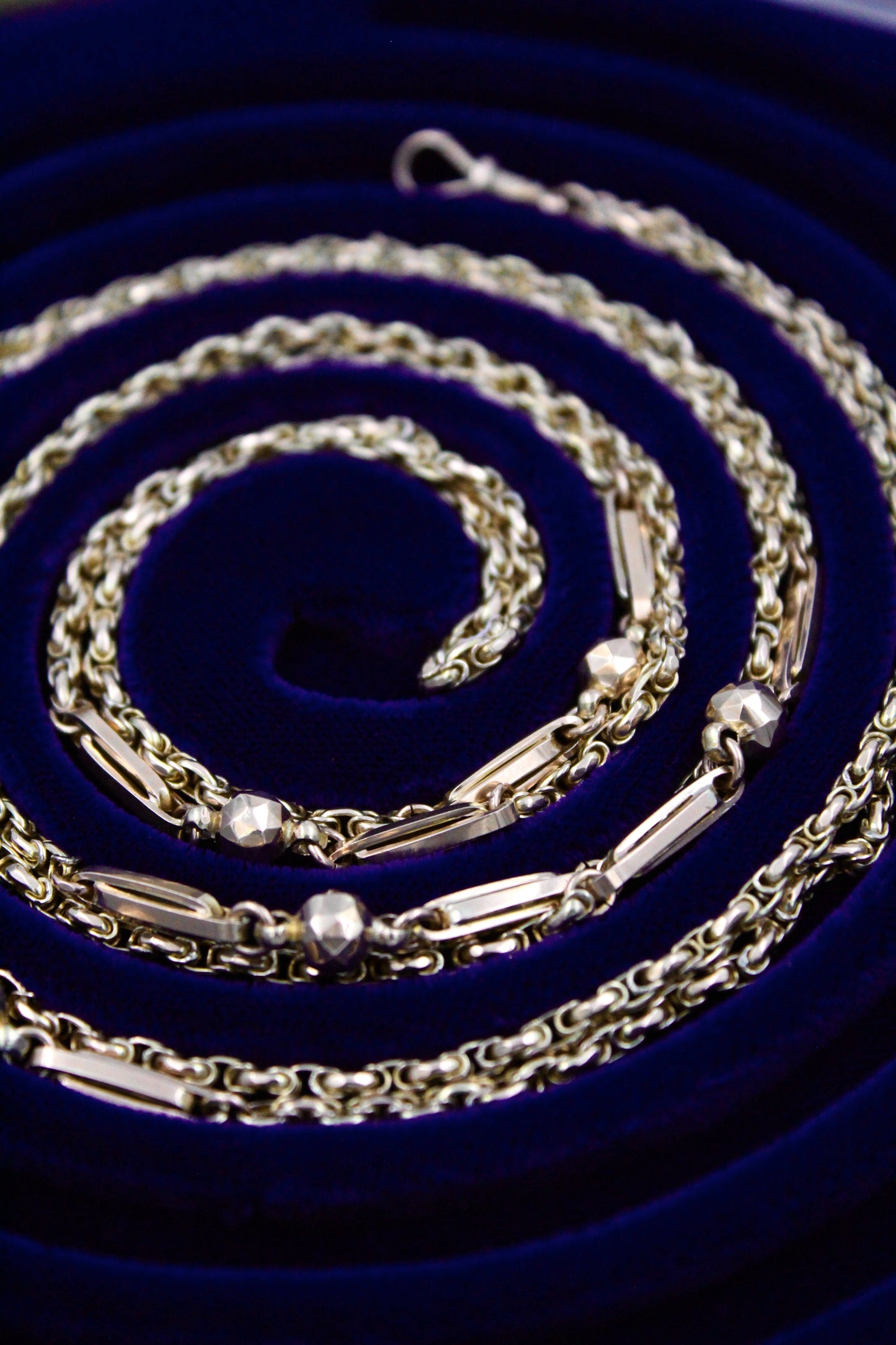 A very fine 9 carat Yellow Gold Long Guard Chain. English Circa 1890. - Robin Haydock Antiques