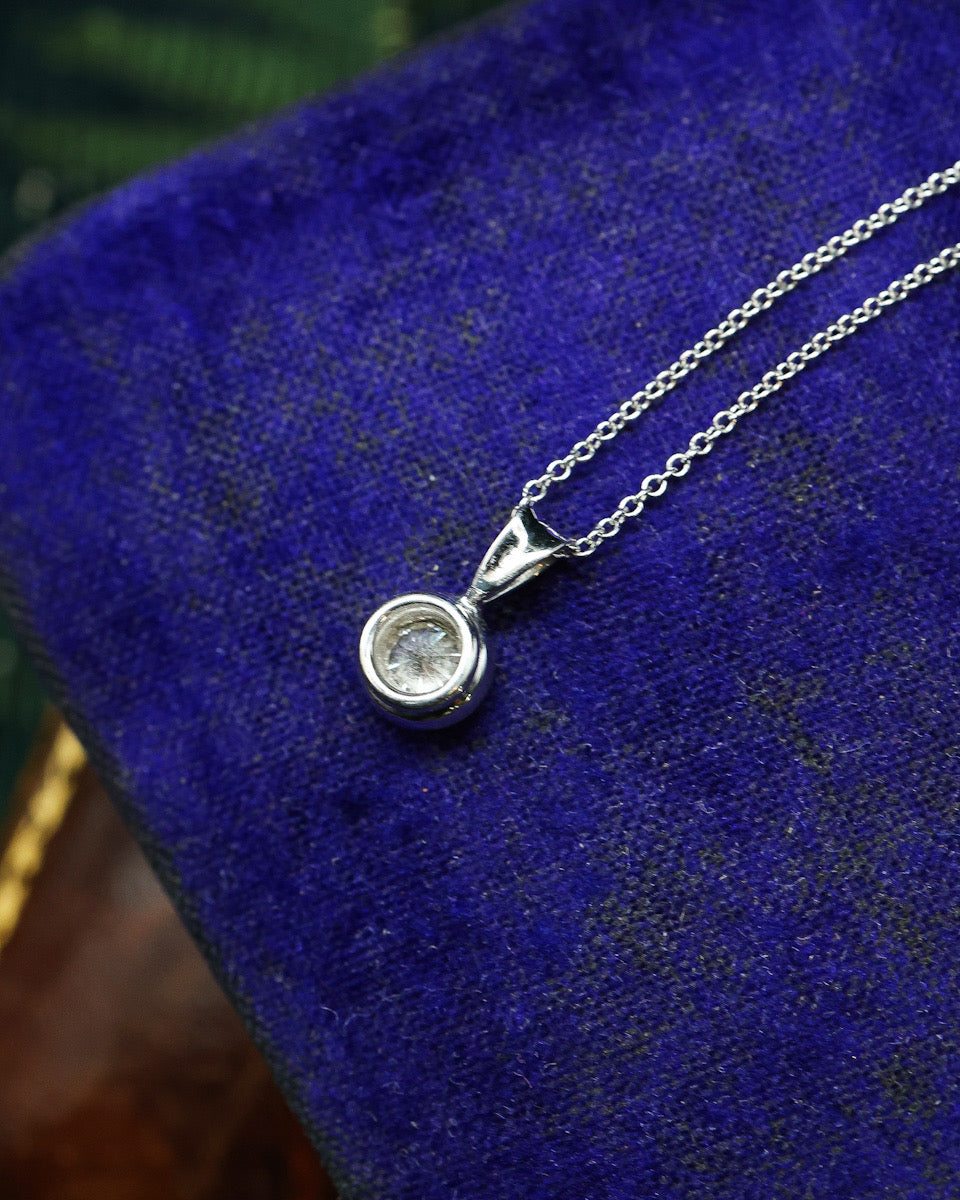 18ct Diamond Solitaire Pendant Pre-owned