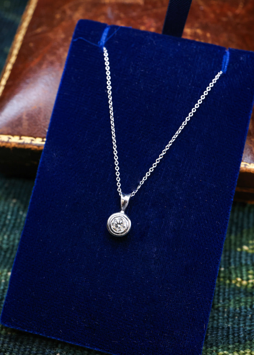 18ct Diamond Solitaire Pendant Pre-owned