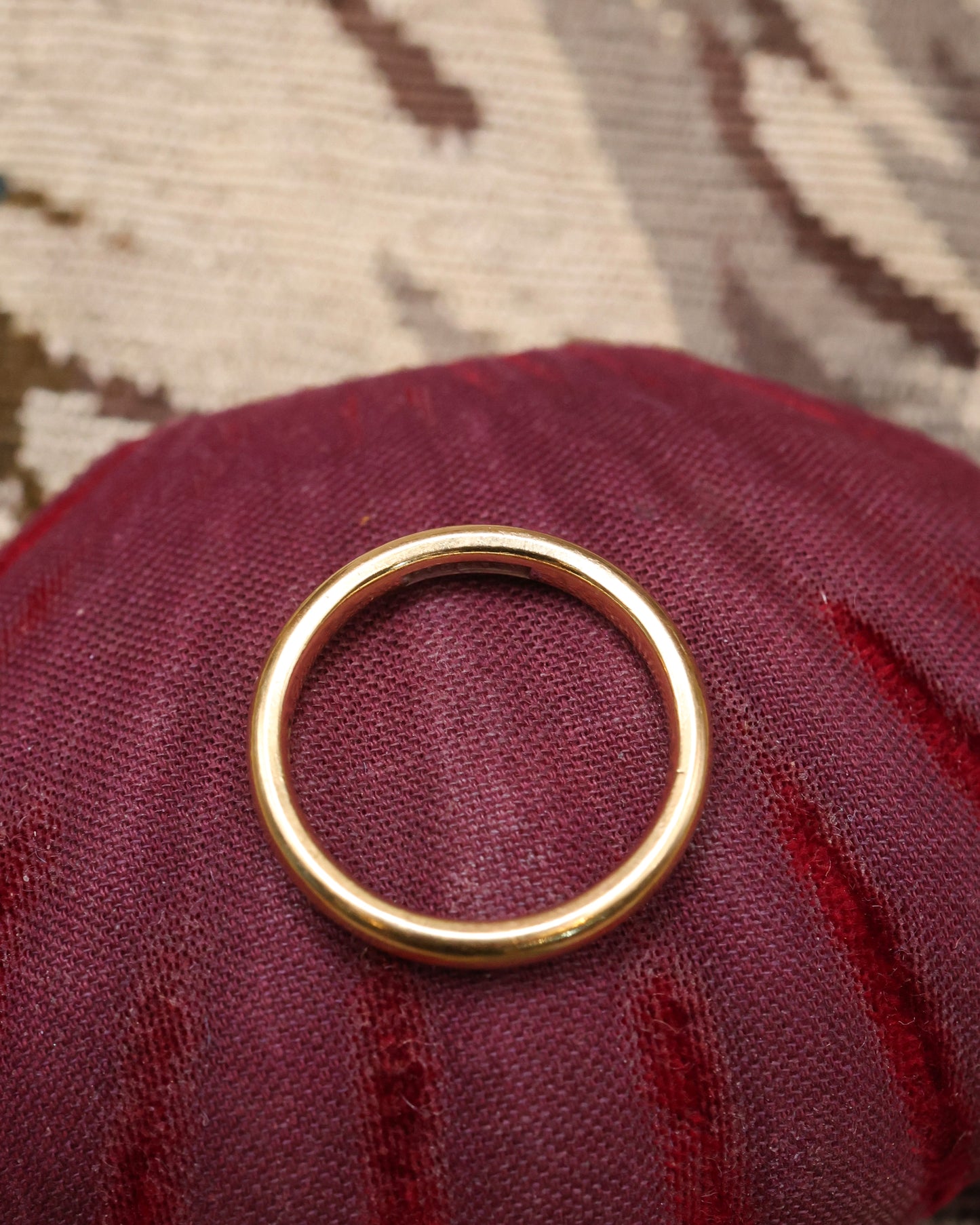 A fine 18 carat Yellow Gold Wedding Ring. Chester Hallmarked. C1958