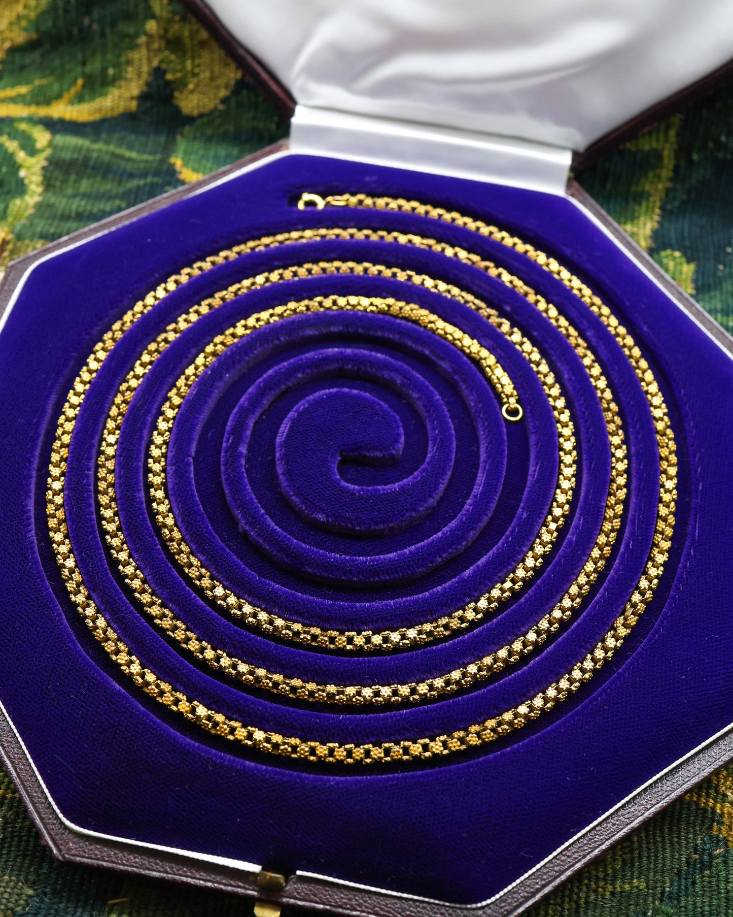 A very fine Georgian Pinchbeck Chain Circa 1790, with later clasp. - Robin Haydock Antique Jewellery