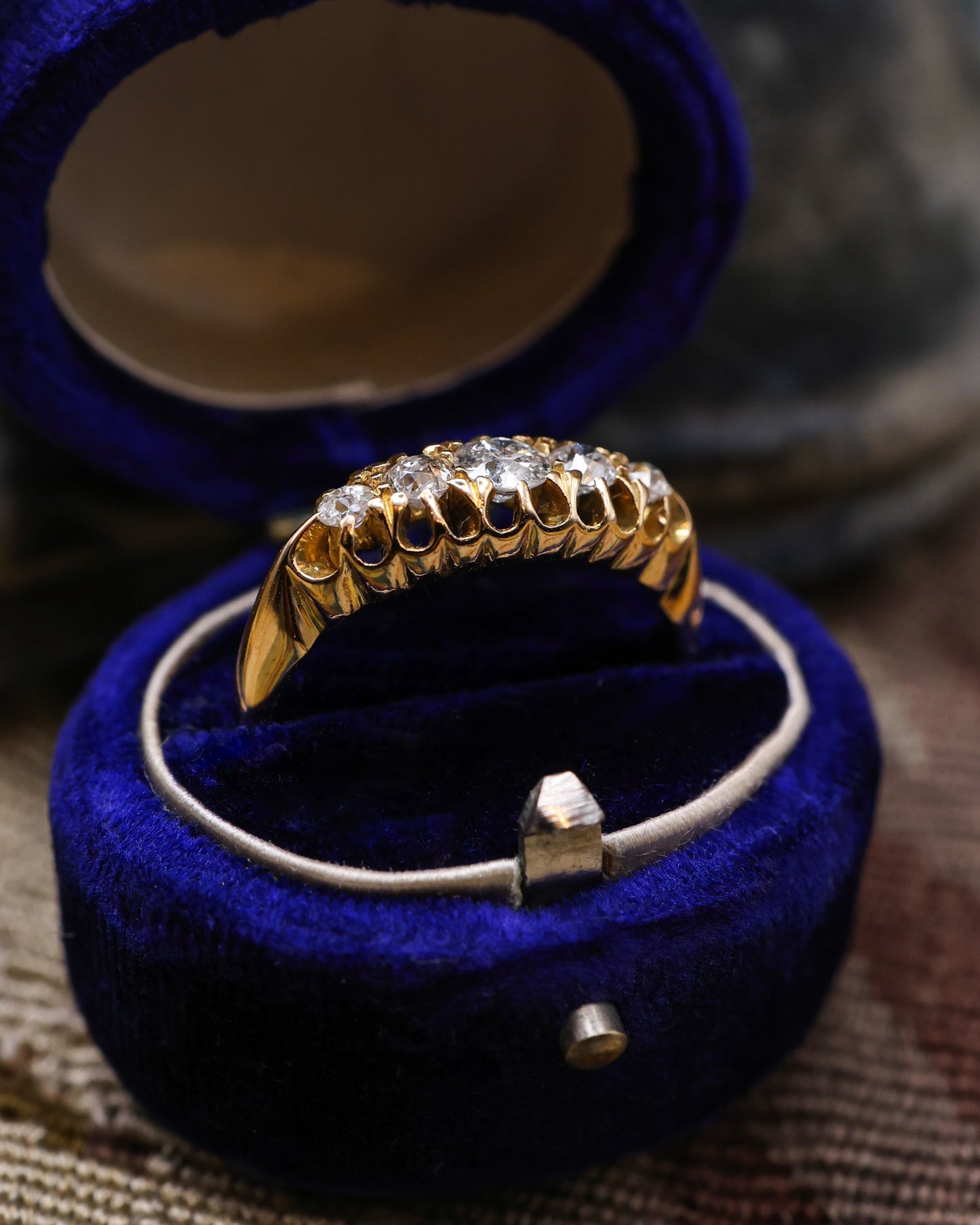 A very fine 18 Carat Yellow Gold (tested), Graduated Five Stone Old Cut Diamond Ring. English. Circa 1890