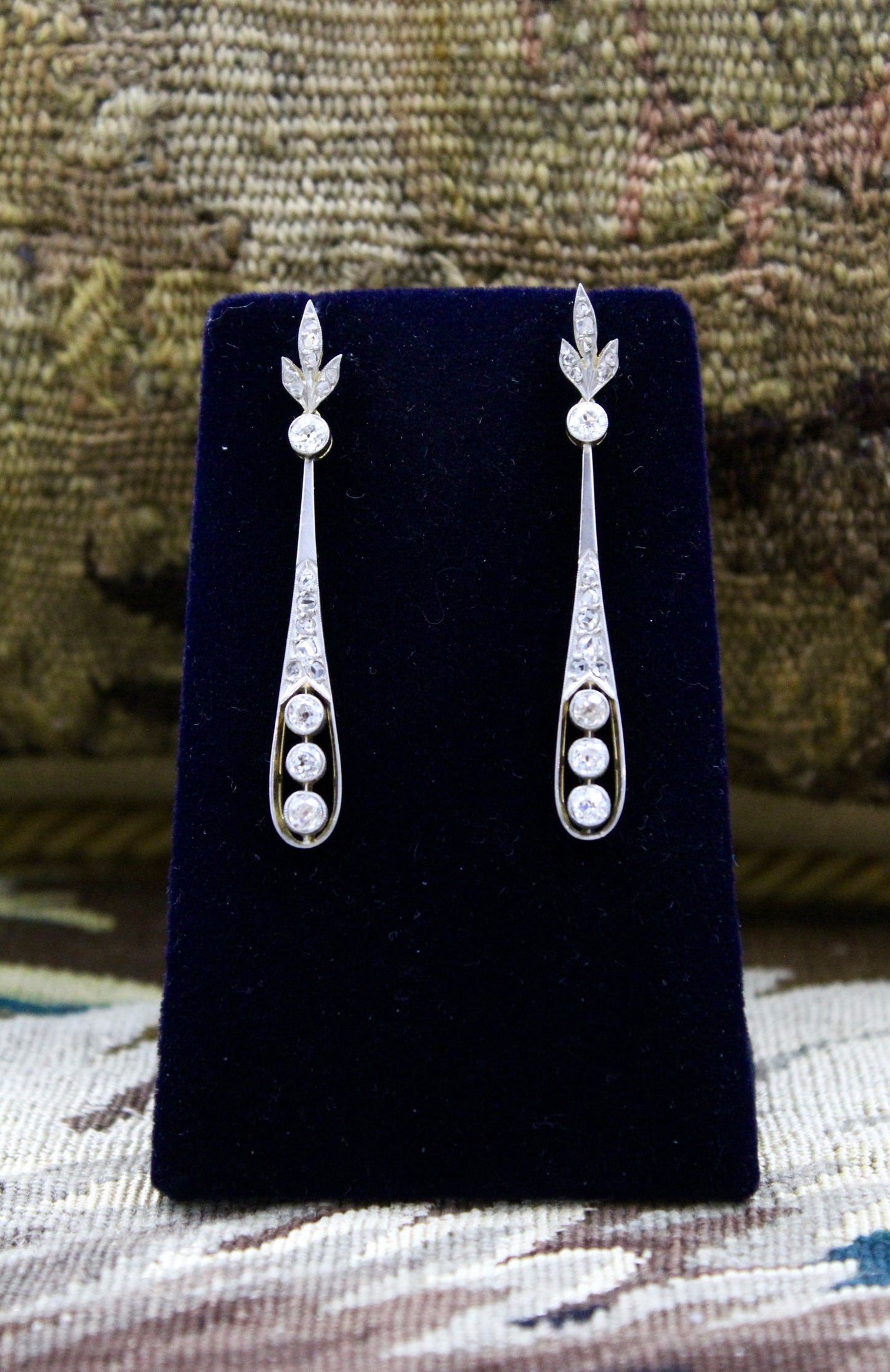 A Fine Pair of Art Deco Diamond Drop Earrings. Circa 1930 - Robin Haydock Antiques