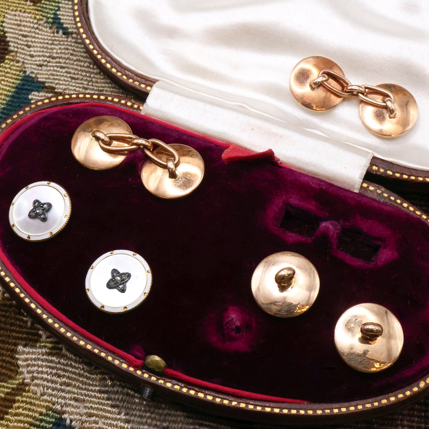 A very fine 15 Carat Yellow Gold (tested), Diamond, Mother of Pearl and Enamel Dress Set in its original box. Circa 1900 - Robin Haydock Antique Jewellery