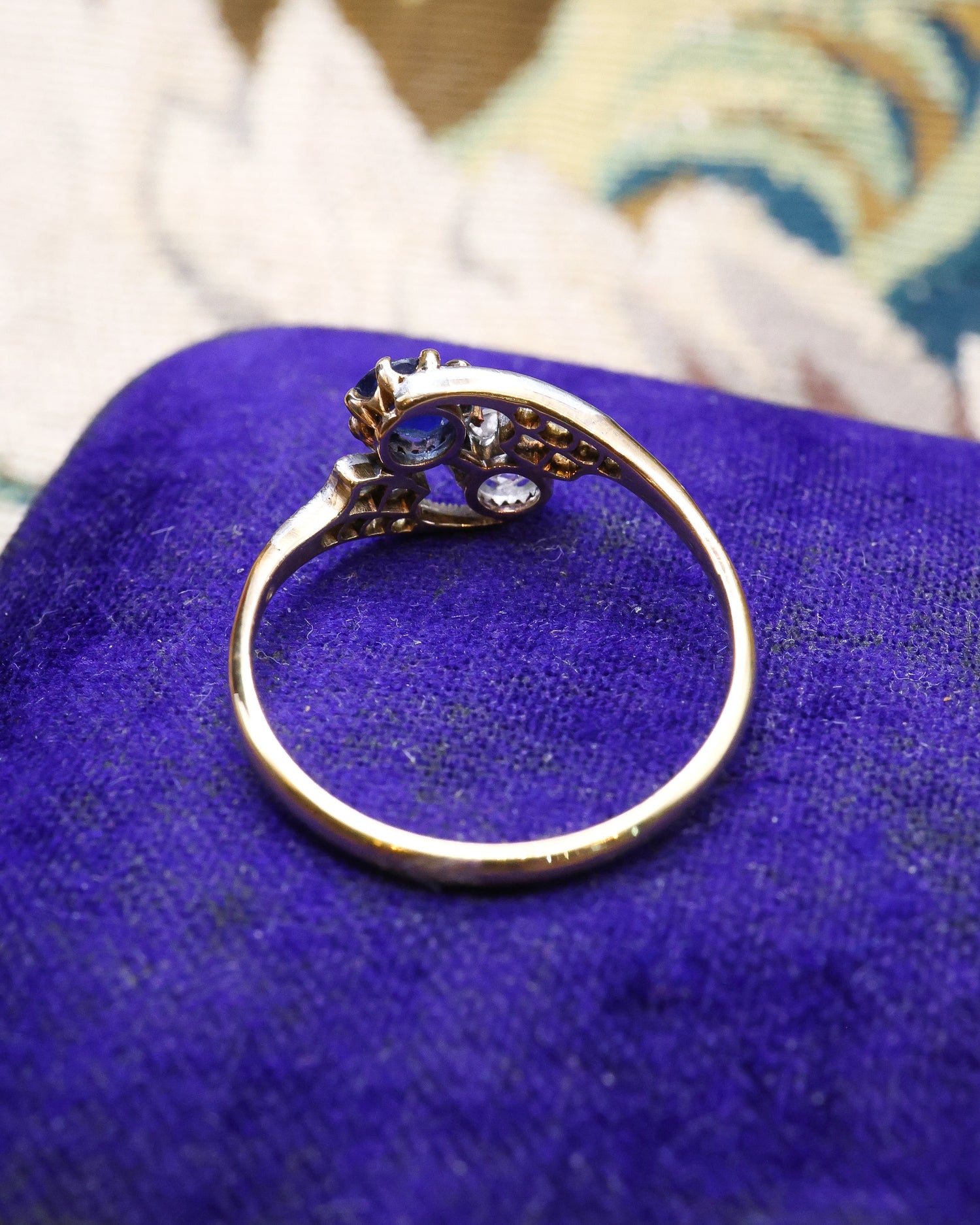A very elegant 18ct Yellow & White Gold (stamped), Art Deco Sapphire & Diamond Two Stone Twist Ring (Moi et Toi). Circa 1930 - Robin Haydock Antique Jewellery