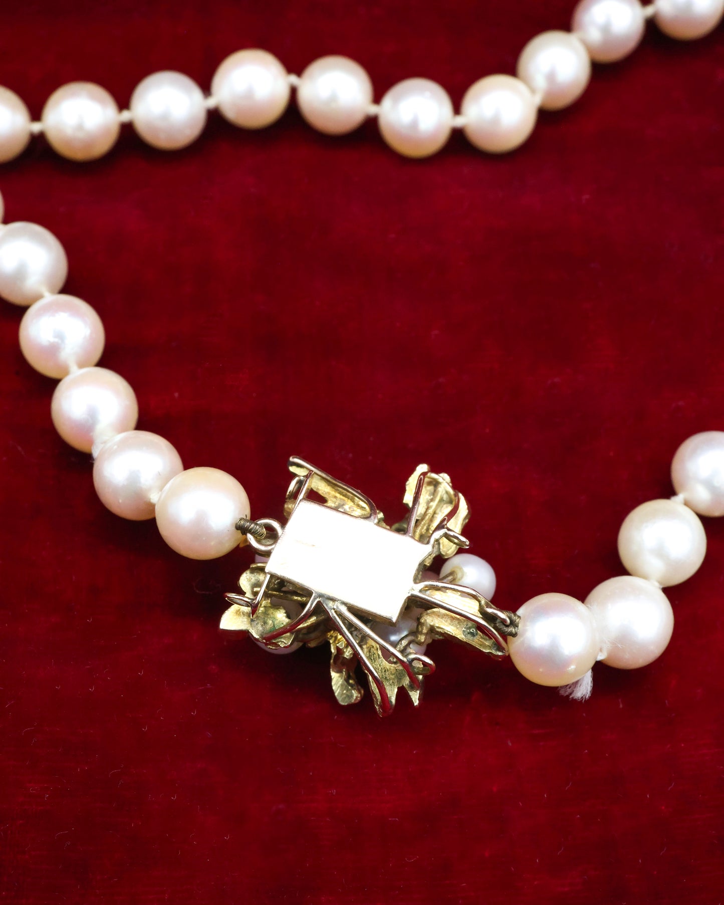 A fine Yellow Gold & Strung Cultured Pearl Necklace, set with four Round Cut Natural Sapphires (0.40 carats) and eighty three Oval and Near Shaped Cultured Pearls. Circa 1960