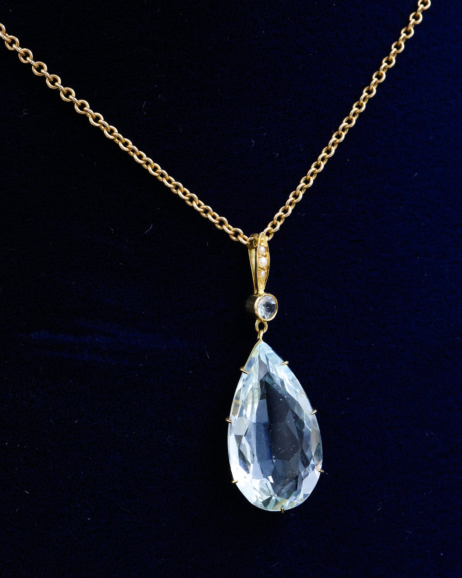 A fine 18ct. (tested), Yellow Gold  Pear Shaped Aquamarine Pendant, with Seed Pearl Bail. Circa 1905. - Robin Haydock Antique Jewellery