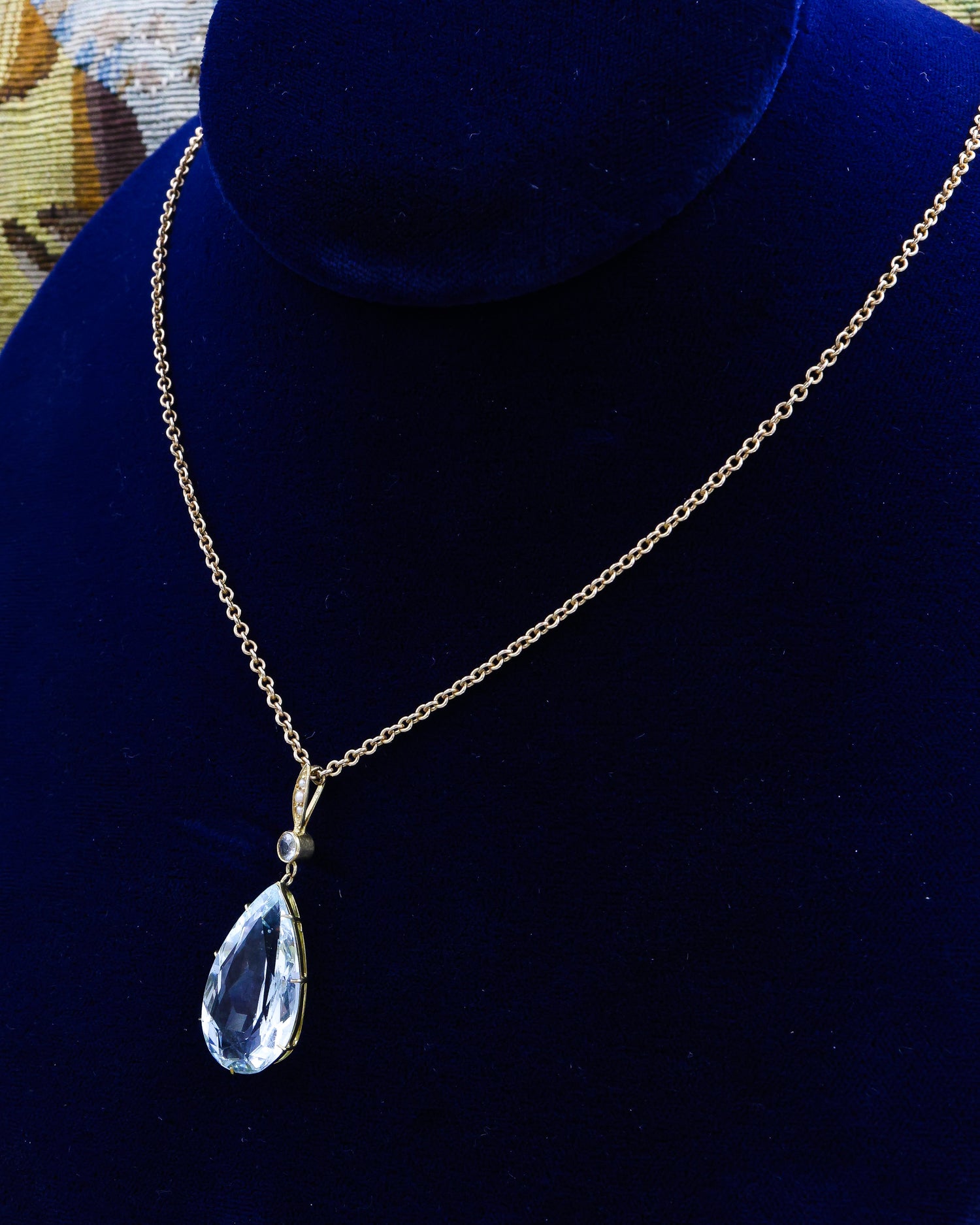A fine 18ct. (tested), Yellow Gold  Pear Shaped Aquamarine Pendant, with Seed Pearl Bail. Circa 1905. - Robin Haydock Antique Jewellery