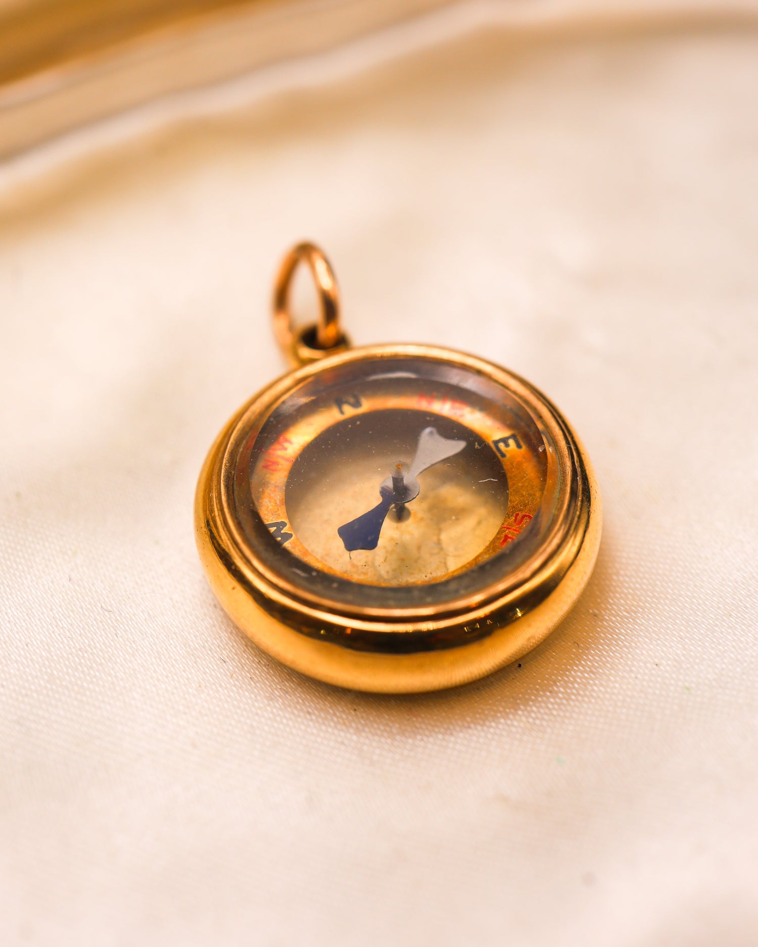 A fine 18 ct. Yellow Gold (marked), Compass / Fob, with an enamel United Kingdom Royal Standard on the reverse. English, makers mark for Manton & Mole, Birmingham C 1895 - 1925 - Robin Haydock Antique Jewellery
