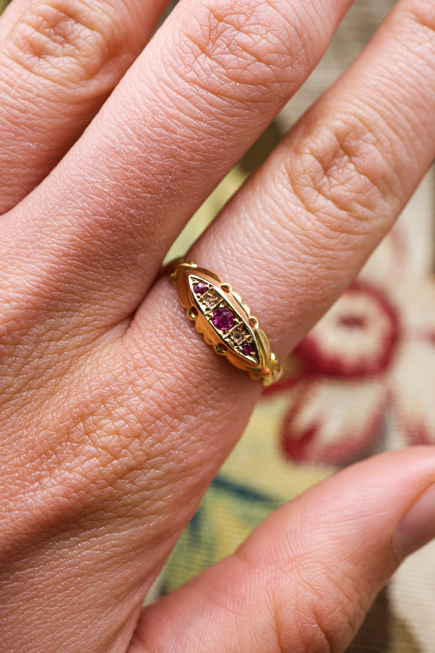 A fine Antique Ruby & Diamond Ring, with English Hallmarks (Birmingham). Dated 1918. - Robin Haydock Antiques