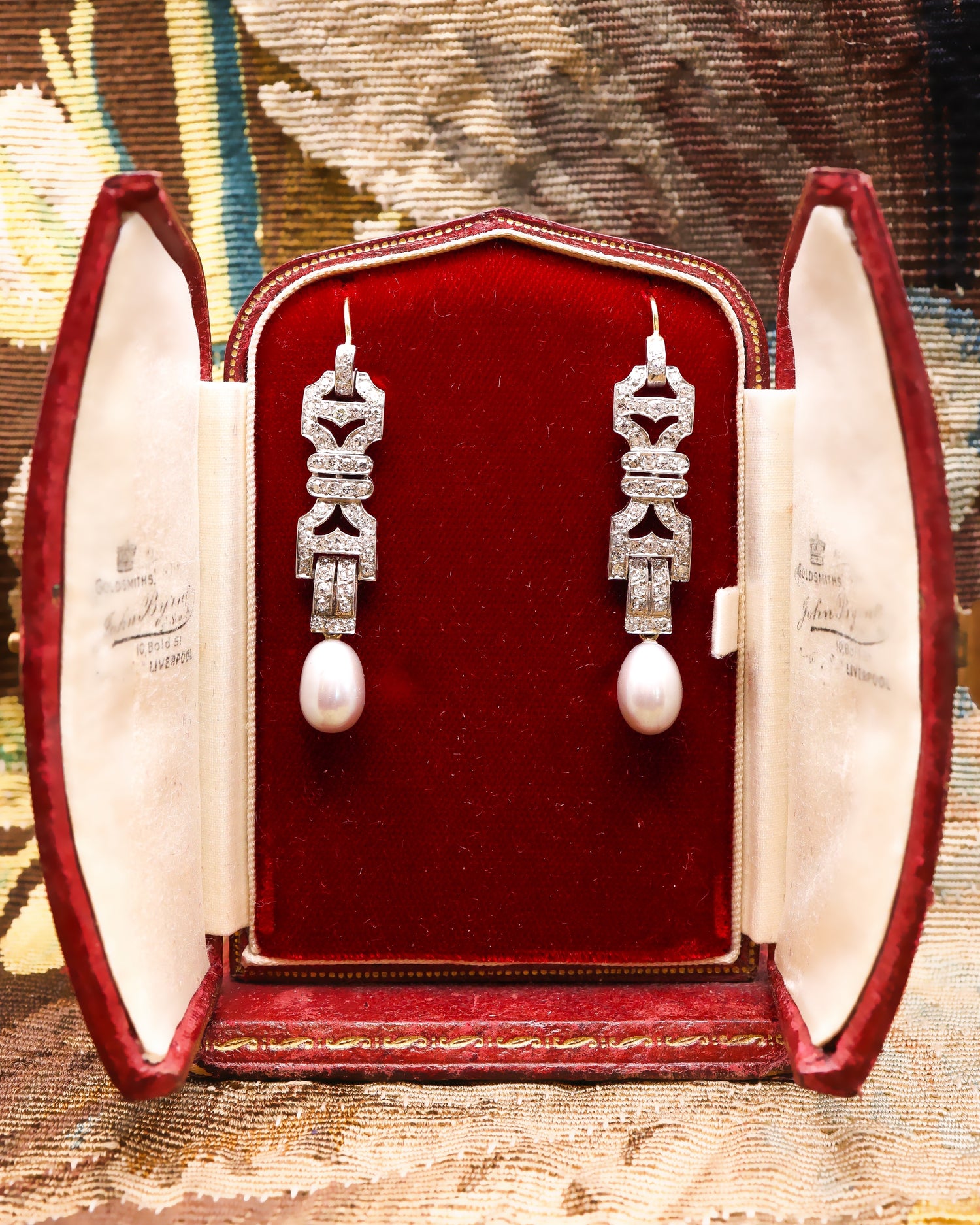 A Lovely pair of Vintage Diamond & Grey Pearl Drop Earrings set in Platinum(Tested). Art Deco with later Pearl drops - Robin Haydock Antiques