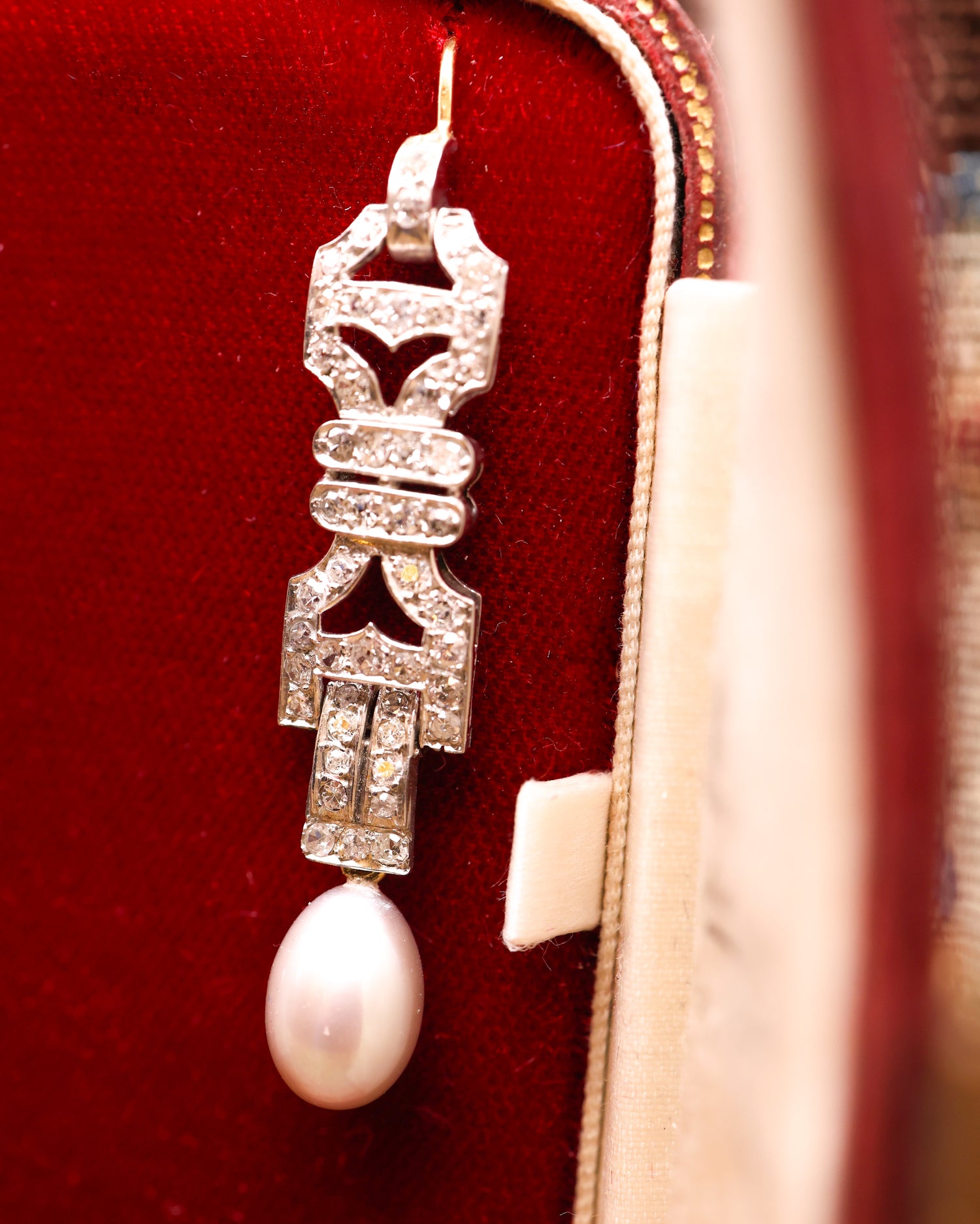 A Lovely pair of Vintage Diamond & Grey Pearl Drop Earrings set in Platinum(Tested). Art Deco with later Pearl drops - Robin Haydock Antiques