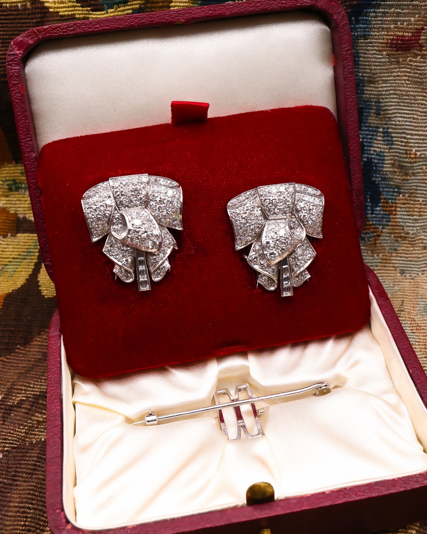 A very fine Antique Platinum Diamond Double Clip Bow Brooch, Circa 1930