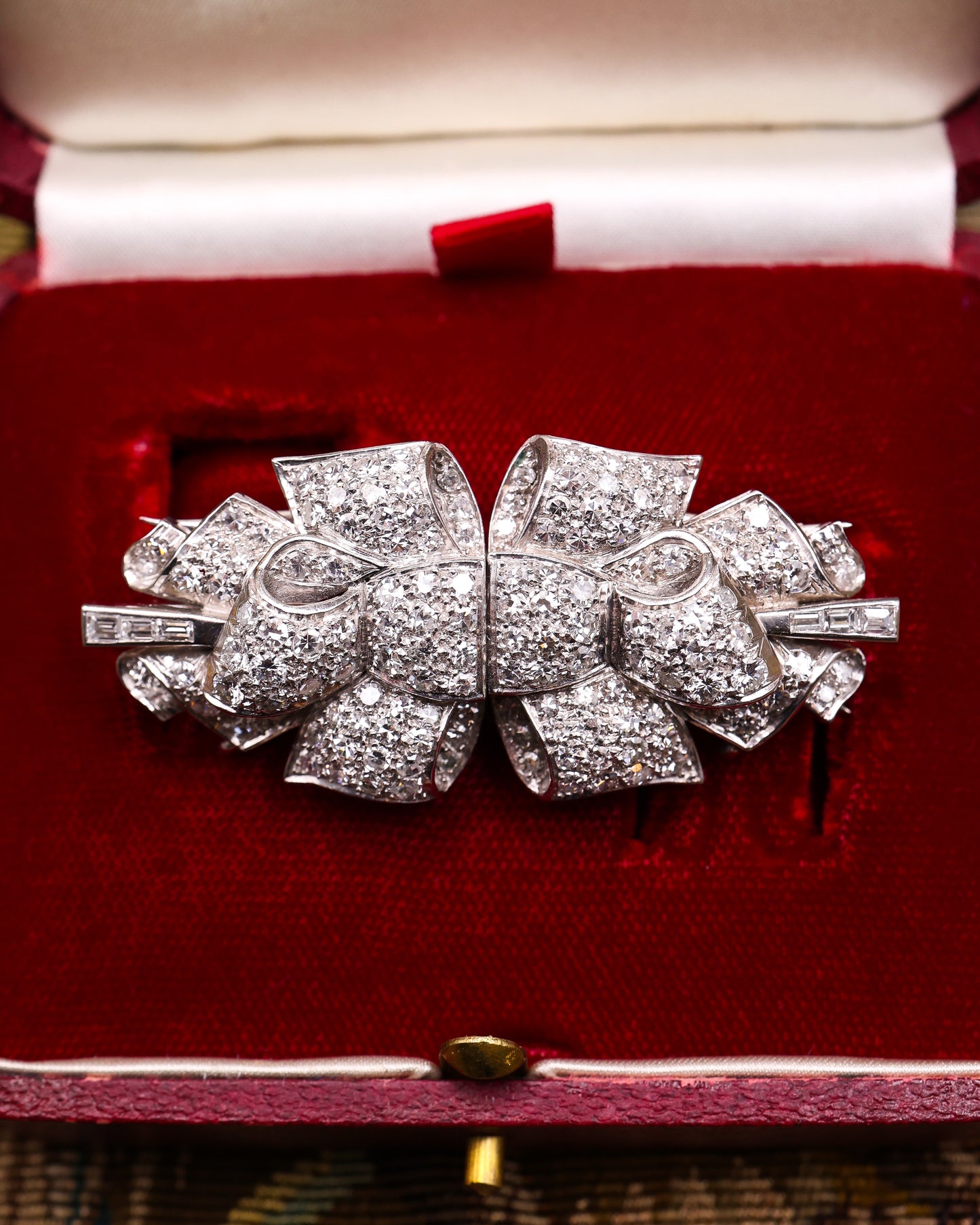 A very fine Antique Platinum Diamond Double Clip Bow Brooch, Circa 1930