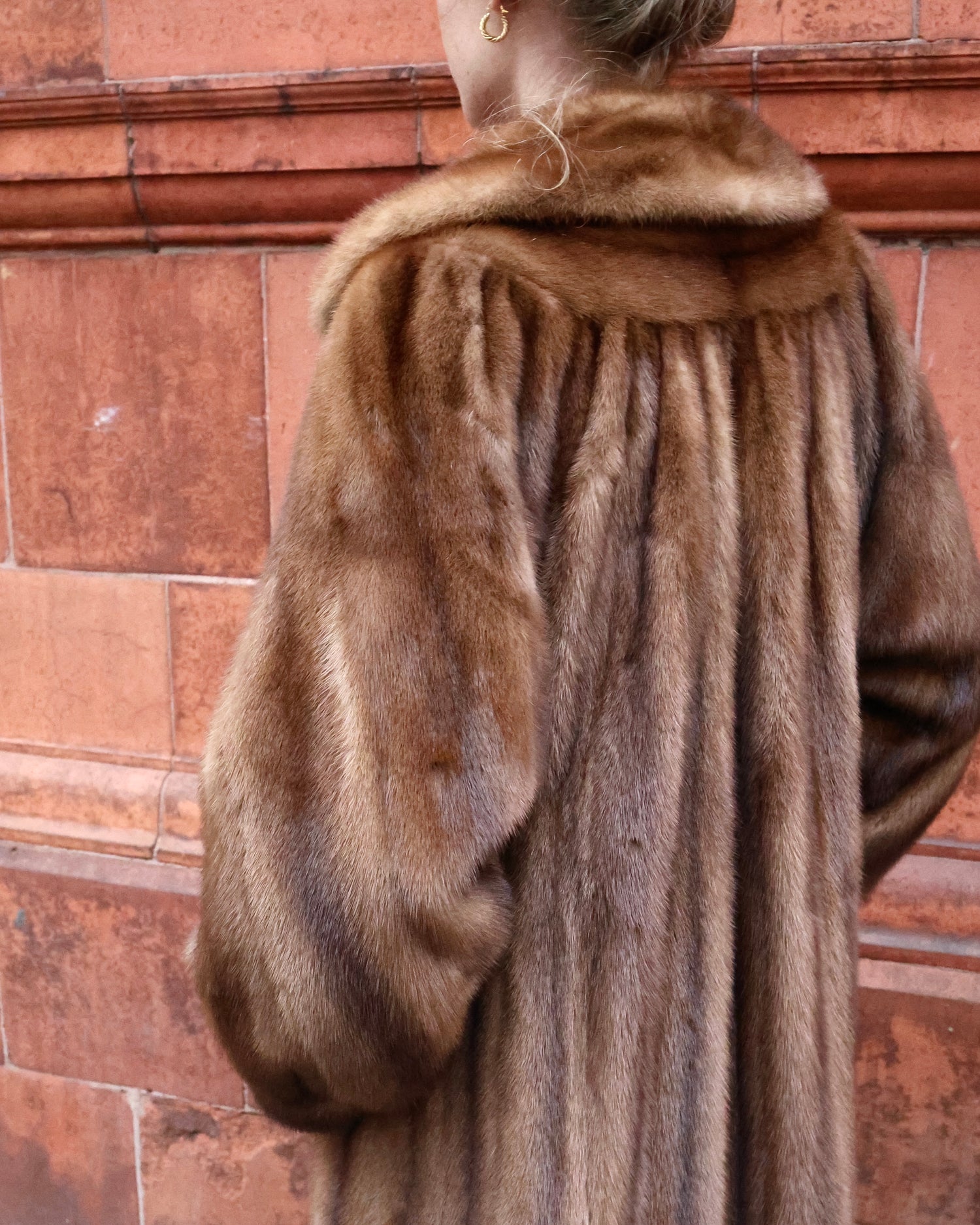 An Exceptional Full Length Demi-Buff, Fully Stranded Mink Coat with wide Raglan Sleeves, tapering to Mandarin Cuffs and a generous Swing Back. Hand made by Lawrence's of Southport. Circa 1990 - Robin Haydock Antiques