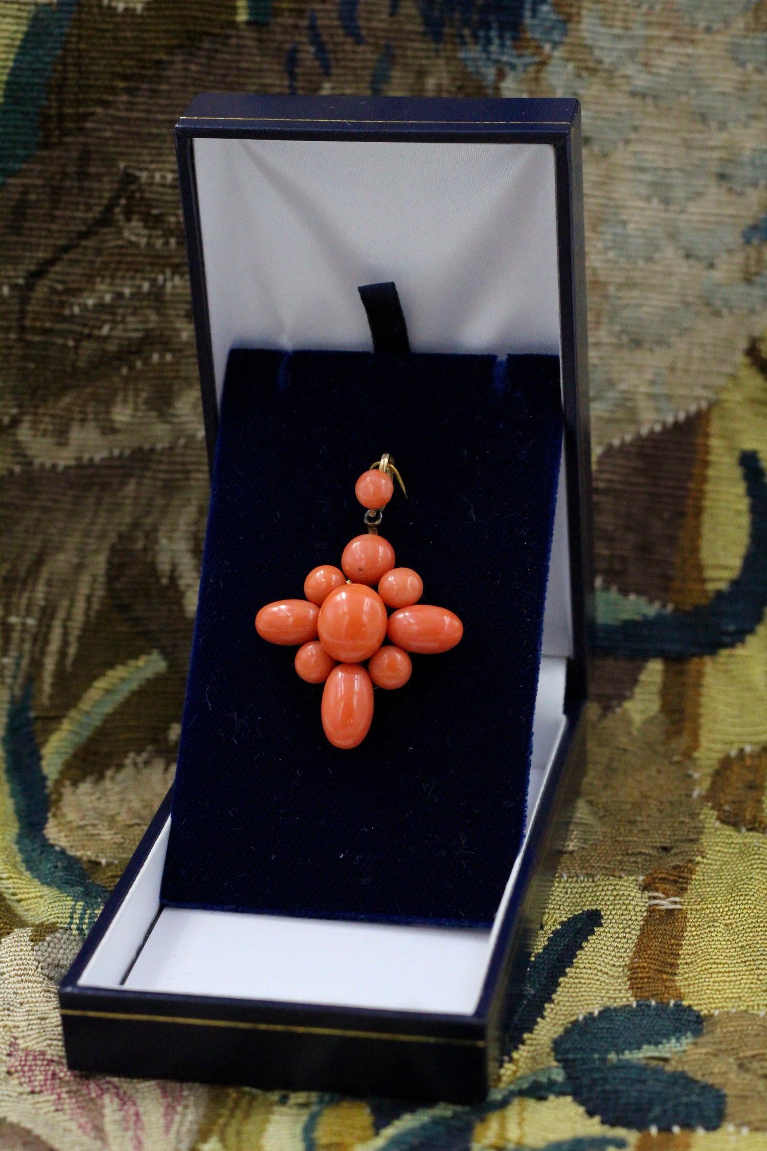 A very fine 15 ct Yellow Gold (tested) Natural Coral Pendant in the Quatrefoil style . Circa 1900 - Robin Haydock Antiques