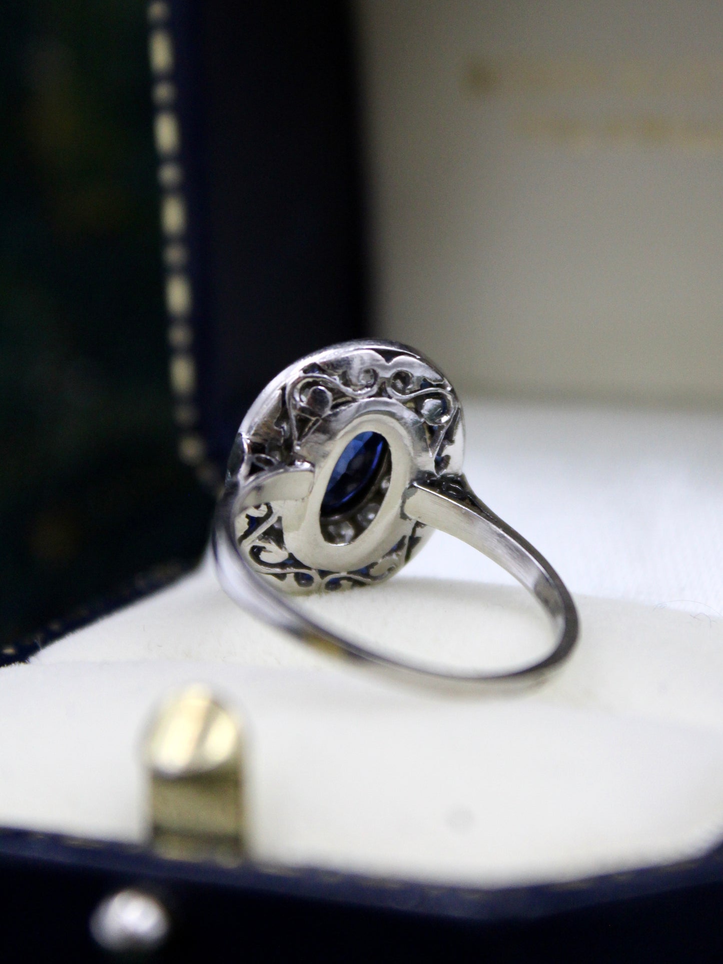 A very fine Platinum, Diamond & Sapphire Oval Target Ring, centrally Rub-over set with an Unheated Burma Sapphire. French. Circa 1930. - Robin Haydock Antiques