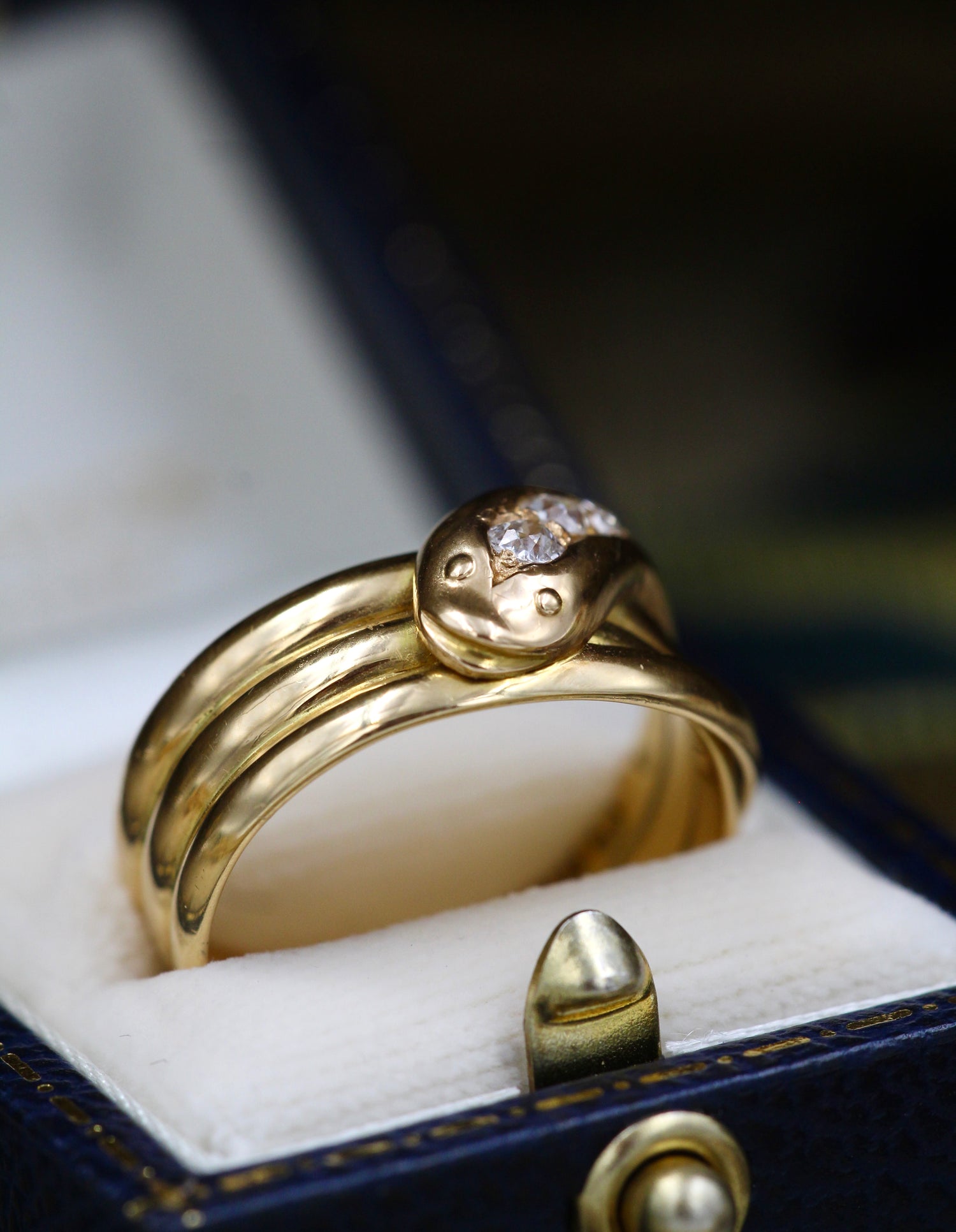 A very fine 18ct Yellow Gold Triple Snake Ring, set with three Old Round Cut Diamonds. Chester Hallmark 1906. - Robin Haydock Antiques