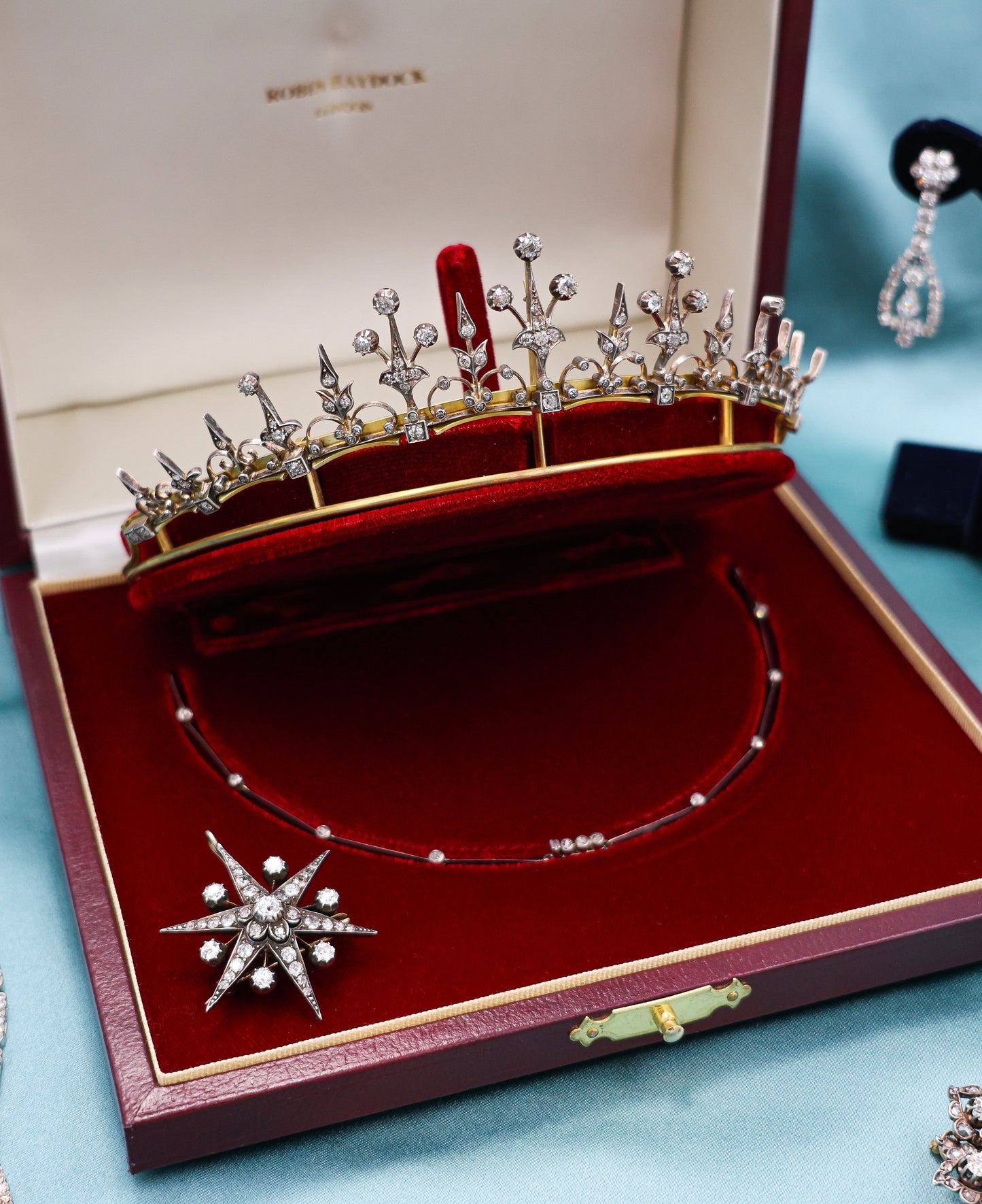 A very fine Victorian Diamond Tiara, convertible to a beautiful Necklace. Late 19th Century