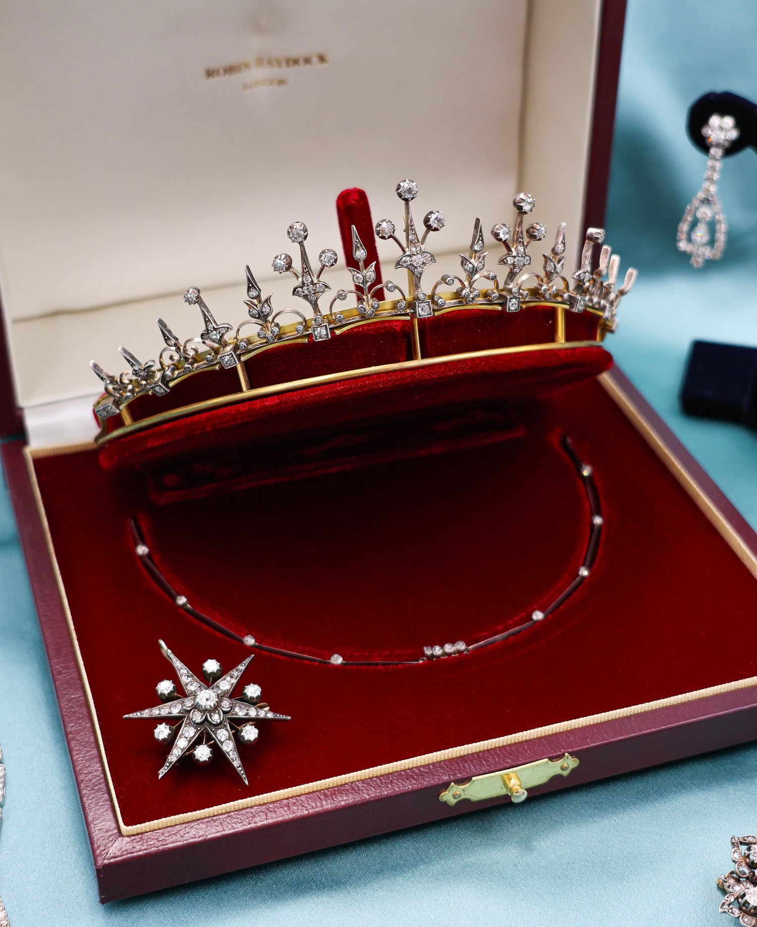 A very fine Victorian Diamond Tiara, convertible to a beautiful Necklace. Late 19th Century - Robin Haydock Antique Jewellery