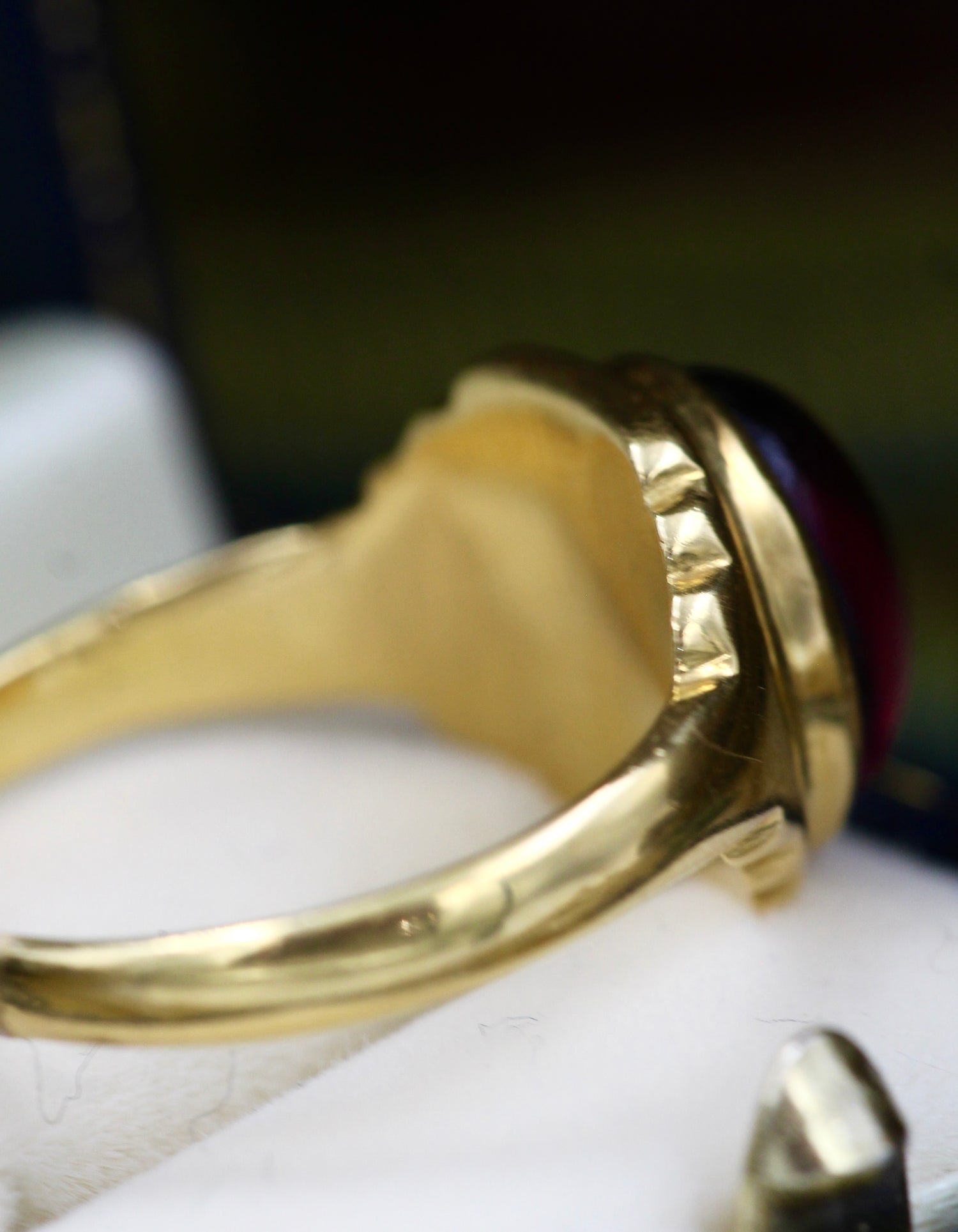 A Luminous Oval Cut Garnet 18 Carat Yellow Gold (marked) Ring, 1936, London (hallmarked) - Robin Haydock Antiques