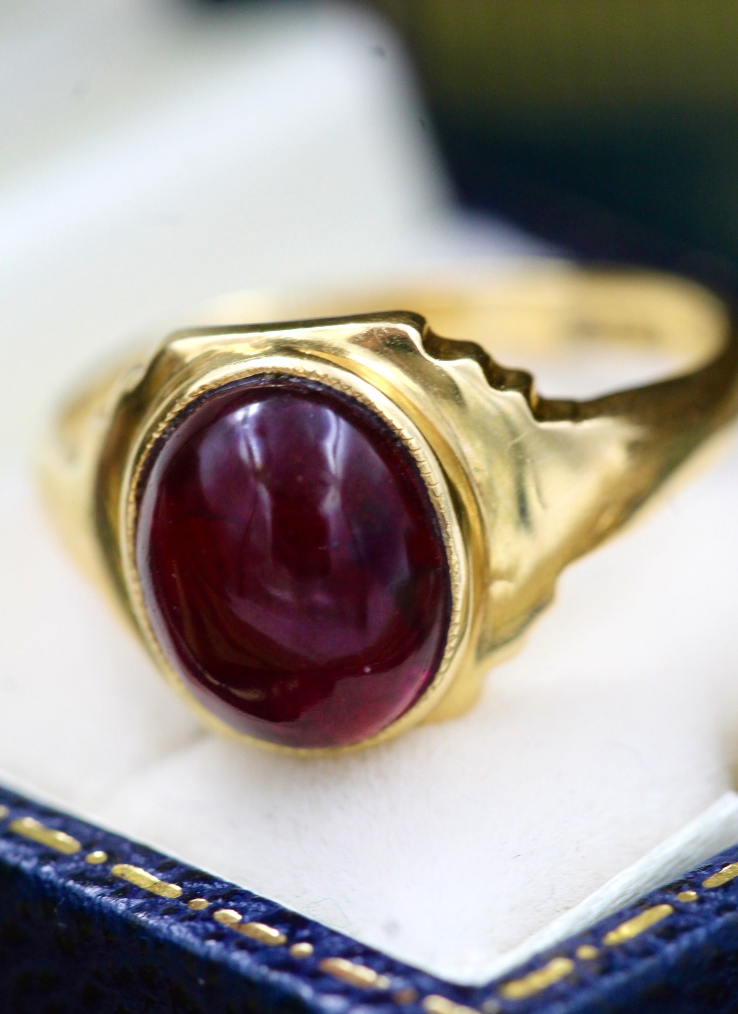 A Luminous Oval Cut Garnet 18 Carat Yellow Gold (marked) Ring, 1936, London (hallmarked) - Robin Haydock Antiques