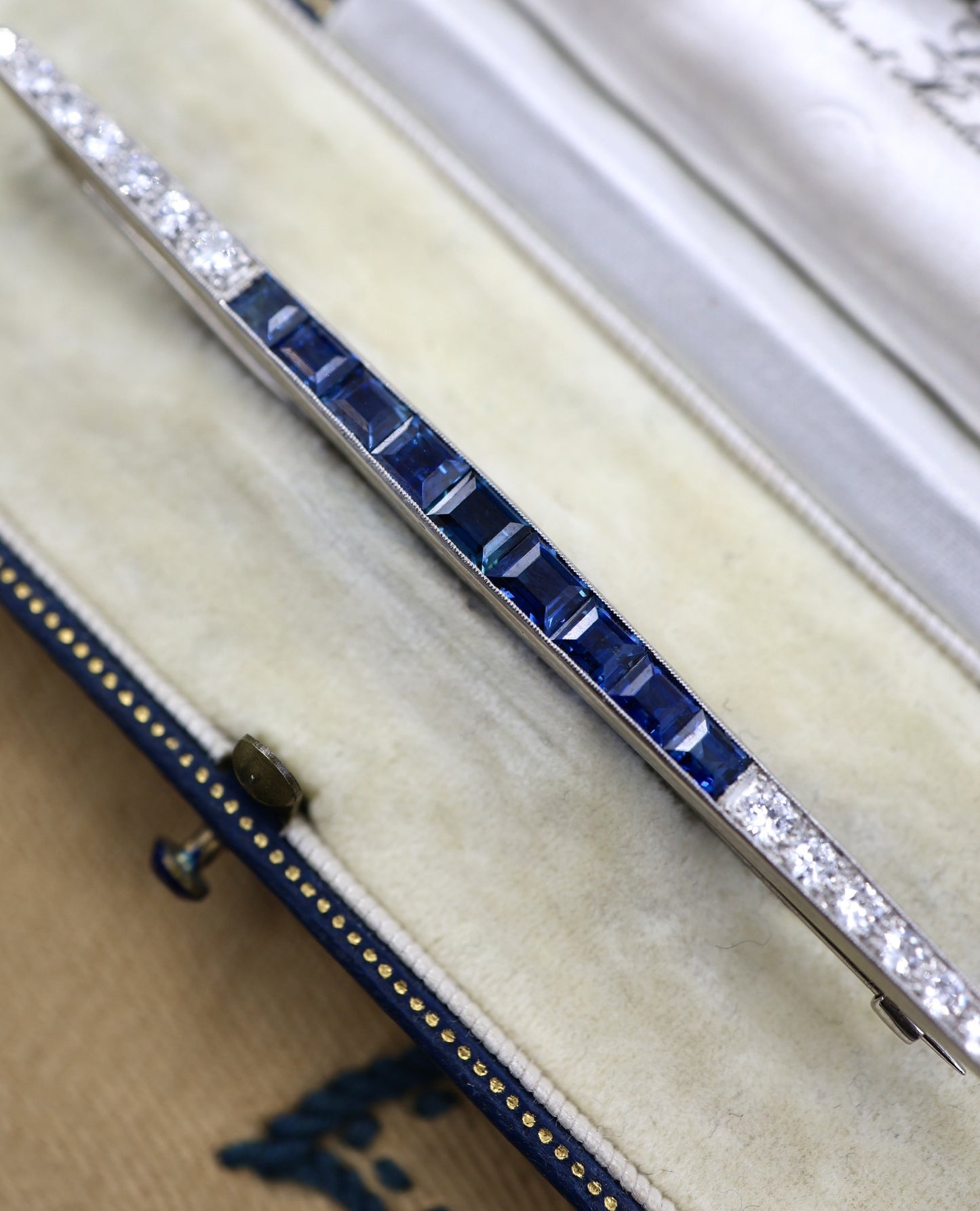 An exceptional Antique 18ct Yellow Gold & Platinum (tested)Art Deco Sapphire (untreated), & Diamond Bar Brooch. Circa 1930 - Robin Haydock Antiques