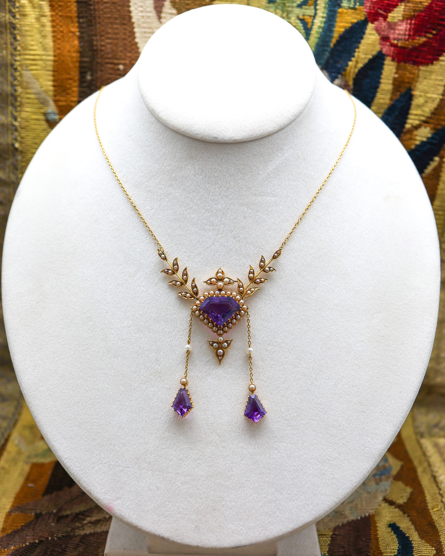 A Very Fine Late Victorian 15 ct. Yellow Gold (tested), Amethyst and Seed Pearl Necklace. English. Circa 1890. - Robin Haydock Antique Jewellery