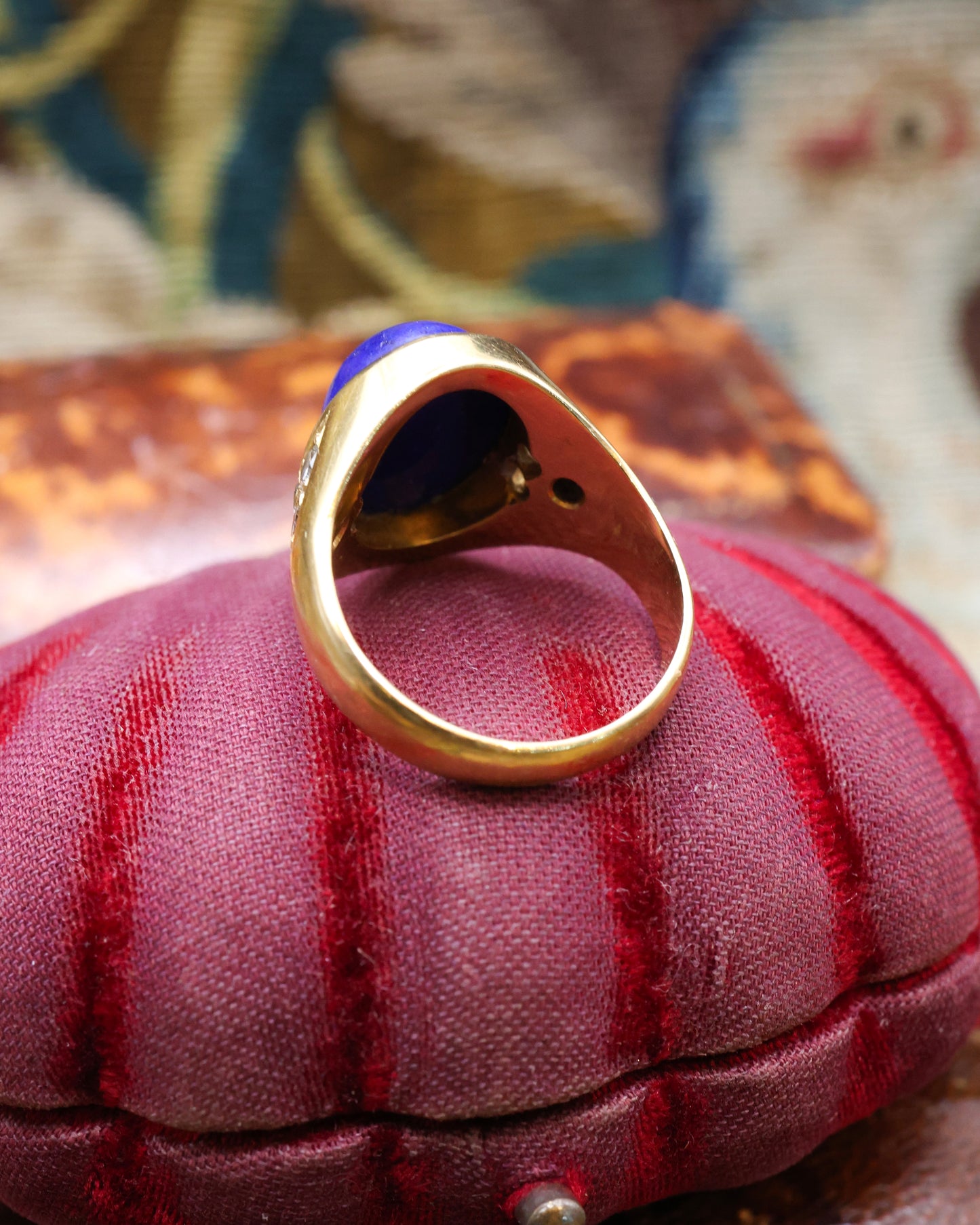 A very fine 18 Carat Yellow Gold, Cabochon Lapis Lazuli & Diamond Signet Ring. Circa 1980 - Robin Haydock Antique Jewellery