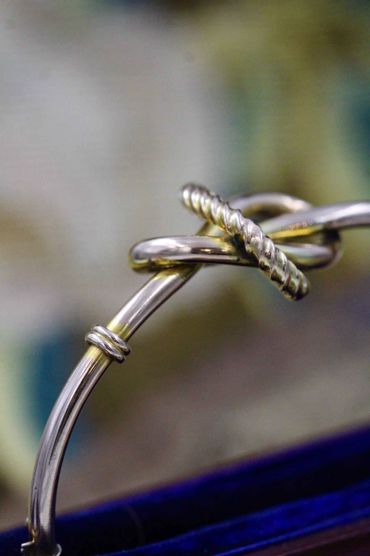 A very fine 9ct (tested) Yellow Gold Knot Bangle. Circa 1890 - Robin Haydock Antiques