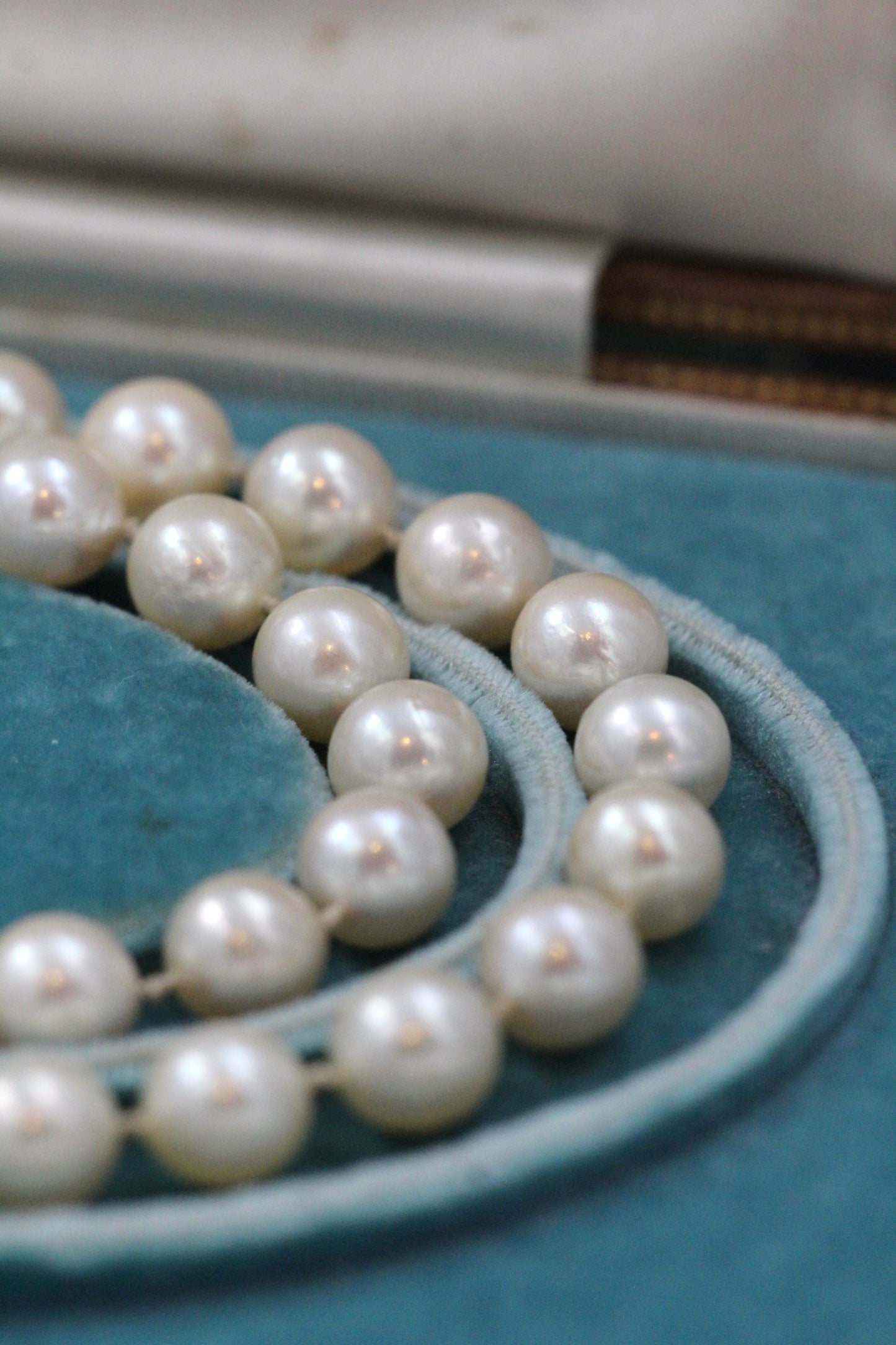 A fine Yellow Gold & Strung Cultured Pearl Necklace, set with four Round Cut Natural Sapphires (0.40 carats) and eighty three Oval and Near Shaped Cultured Pearls. Circa 1960 - Robin Haydock Antiques