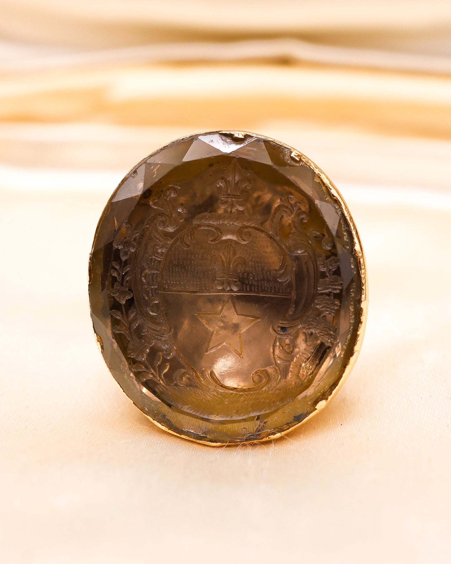 A very fine 9 carat Yellow Gold (tested) hand-carved pale Citrine, Heraldic Shield Intaglio, English Circa 1860. - Robin Haydock Antique Jewellery