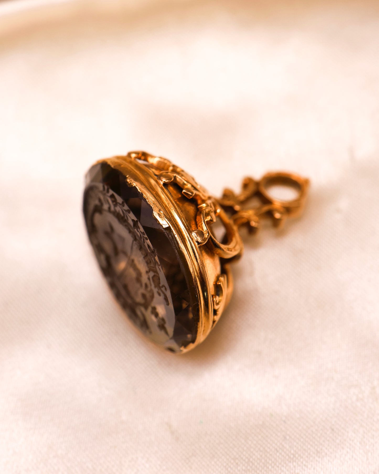 A very fine 9 carat Yellow Gold (tested) hand-carved pale Citrine, Heraldic Shield Intaglio, English Circa 1860. - Robin Haydock Antique Jewellery
