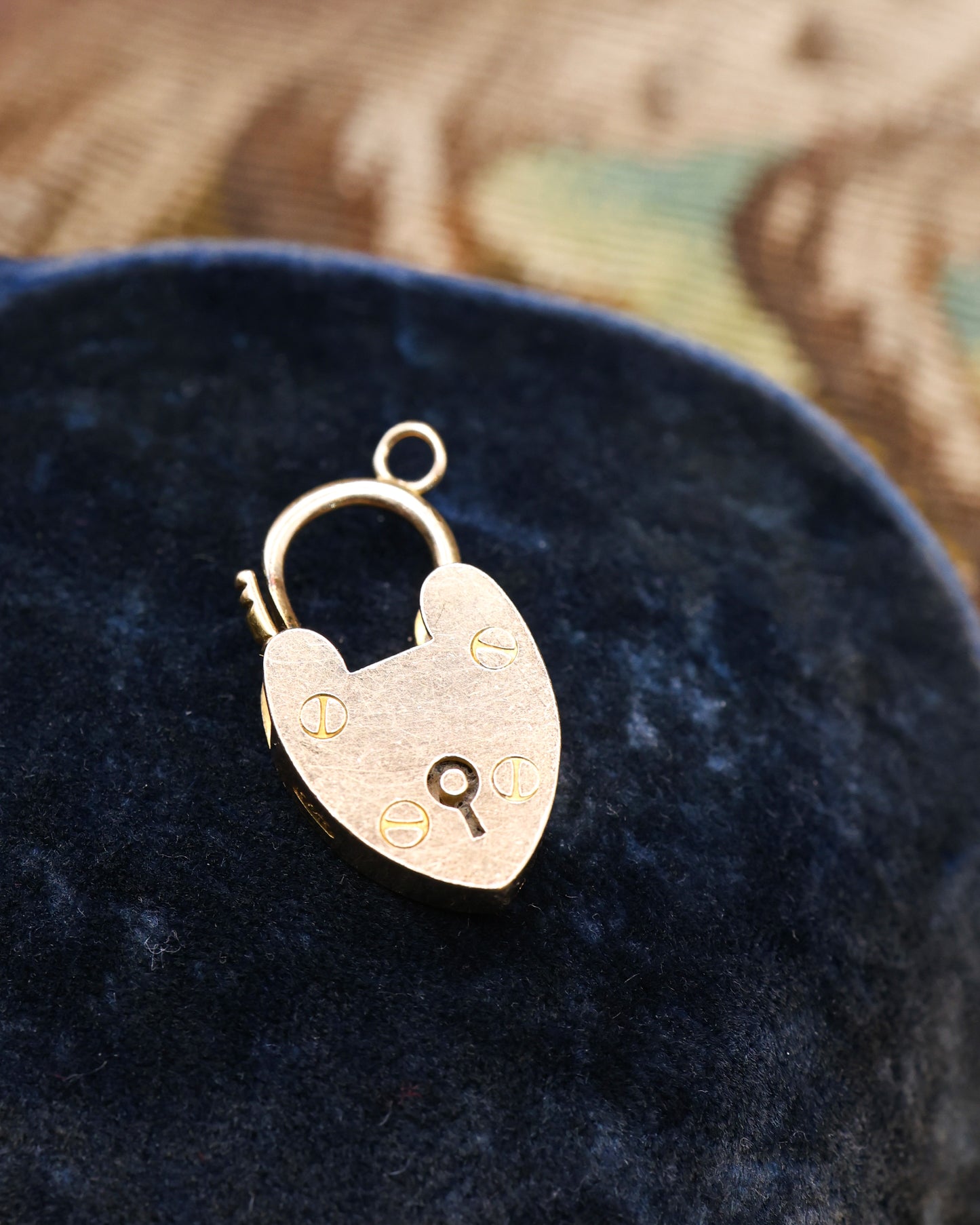 A fine 18ct Yellow Gold, Heart Shaped Padlock. Chester Makers Mark H&H, Hallmark 1903 - Robin Haydock Antique Jewellery