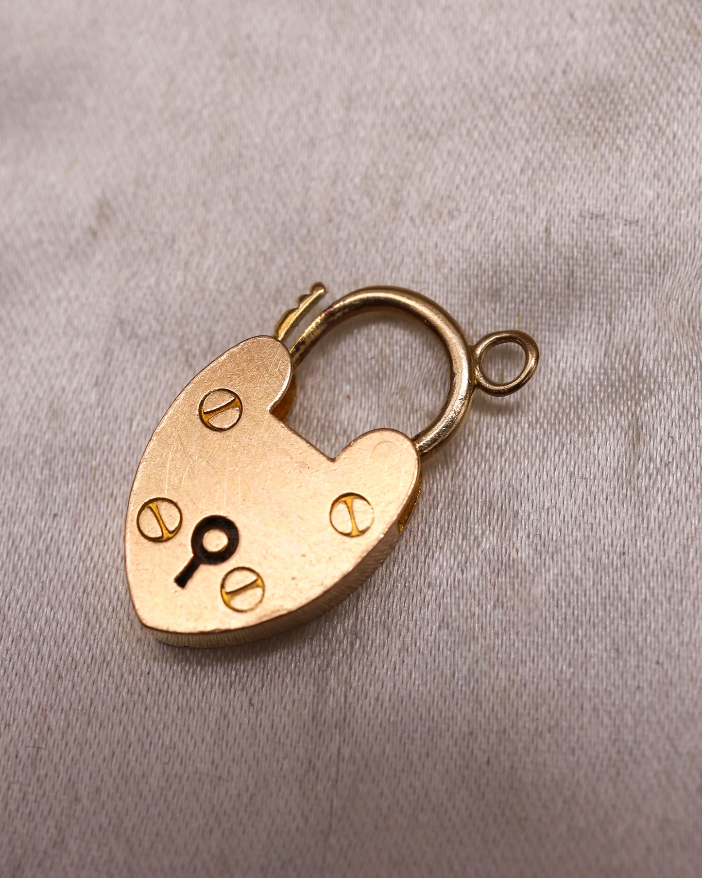 A fine 18ct Yellow Gold, Heart Shaped Padlock. Chester Makers Mark H&H, Hallmark 1903 - Robin Haydock Antique Jewellery