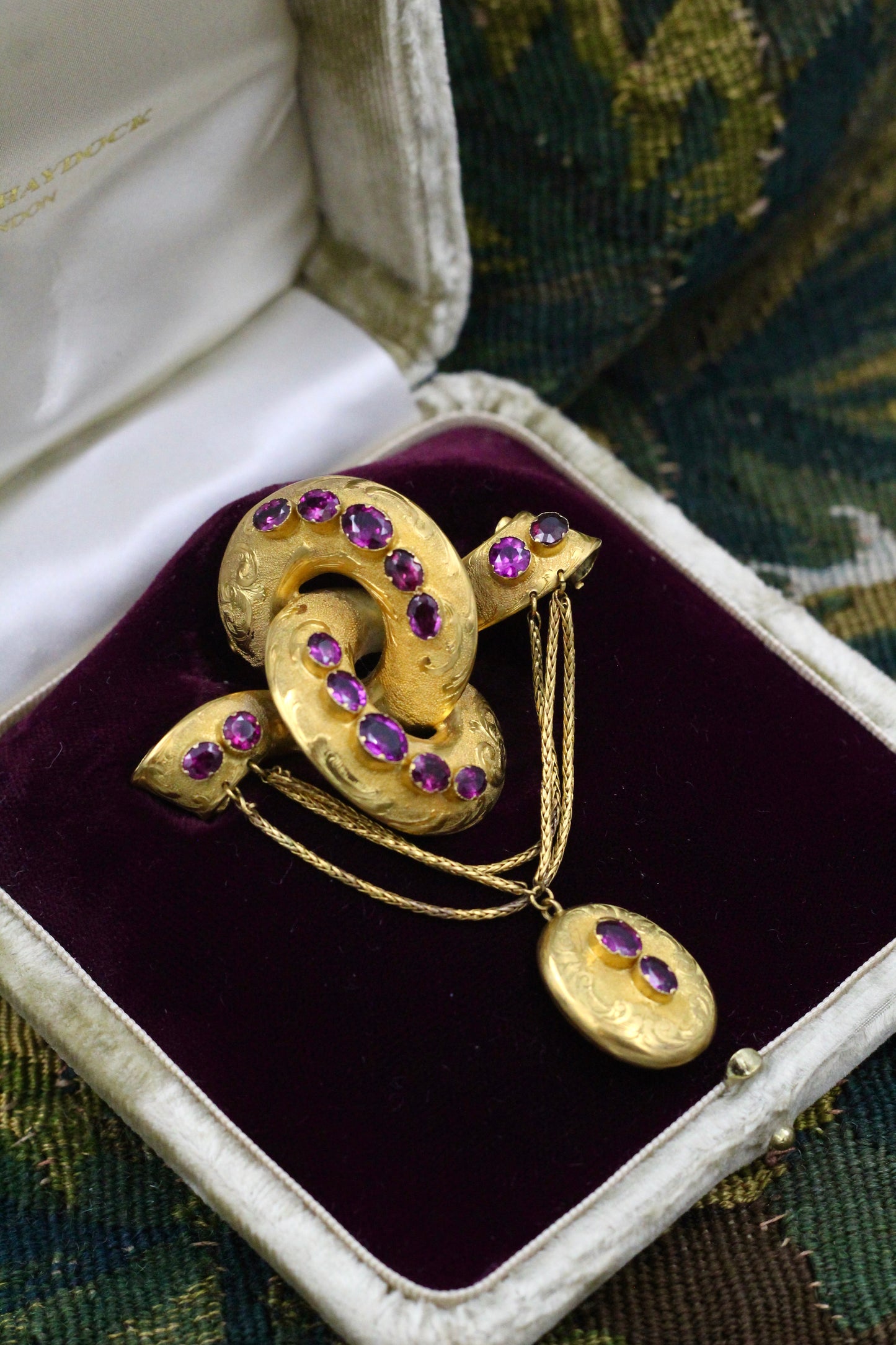 An extremely fine 15 carat Yellow Gold (tested) Etruscan Revival, Victorian, Almandine Garnet Brooch. Circa 1870 - Robin Haydock Antiques