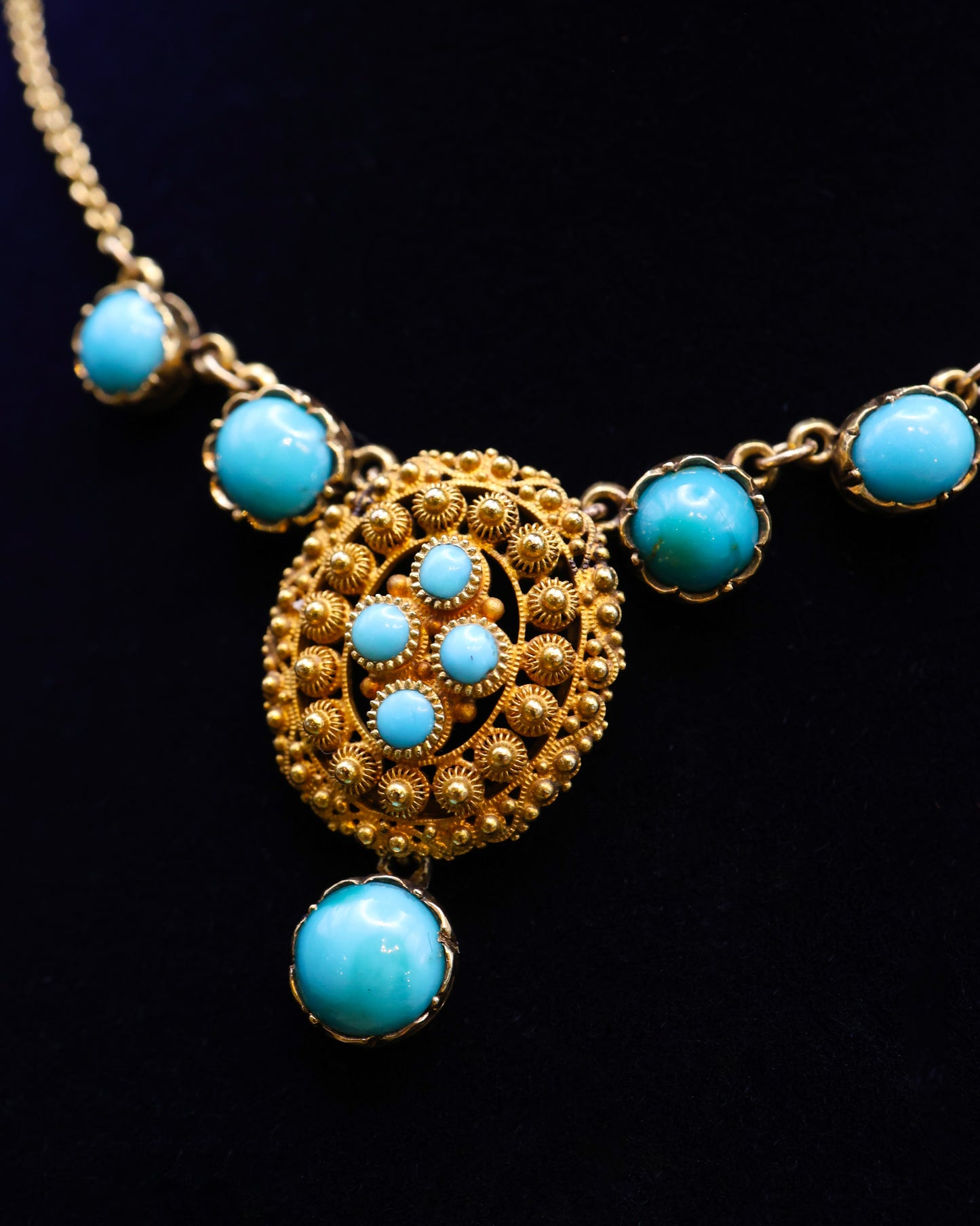 A very beautiful High & 15 Carat Yellow Gold (tested) Late Georgian oval Turquoise Cannetille Necklace English Circa 1830 - 1855
