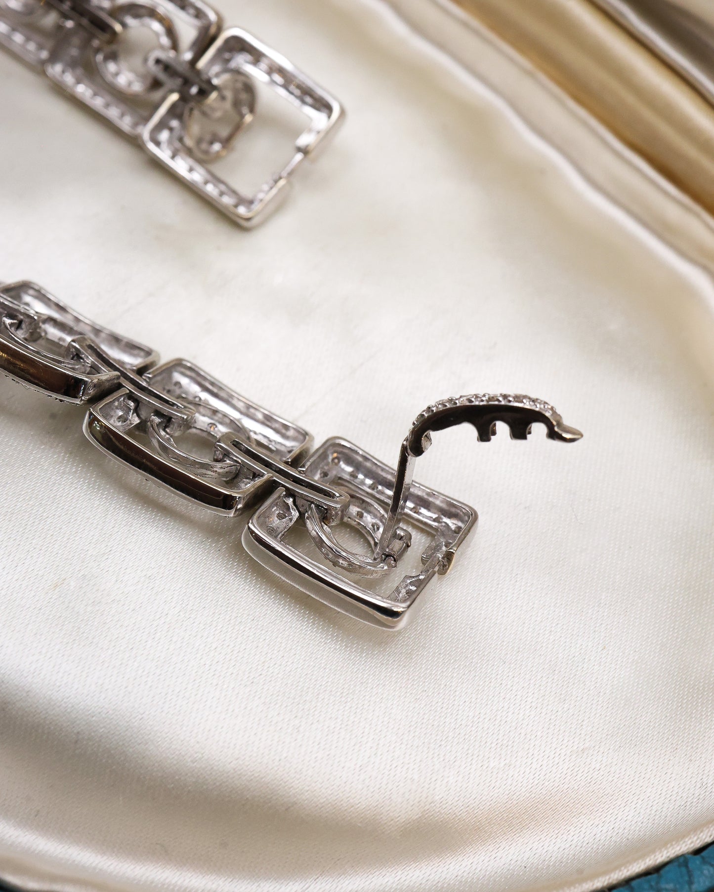 18ct White Gold (marked) 7+cts Art Deco Style Diamond Bracelet, Preowned - Robin Haydock Antique Jewellery