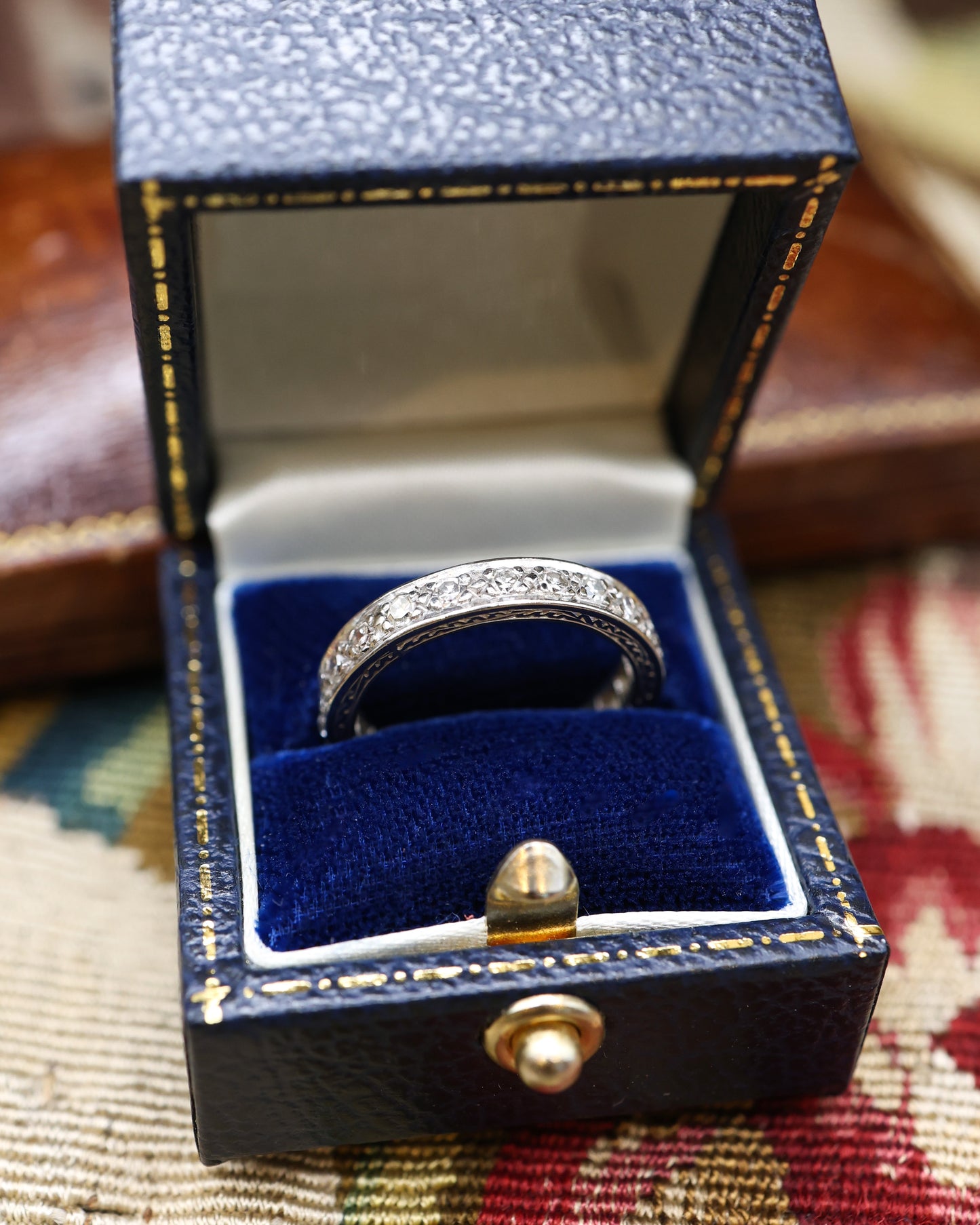 A very fine 18ct. White Gold Diamond Engraved Eternity Ring size L. Preowned - Robin Haydock Antique Jewellery