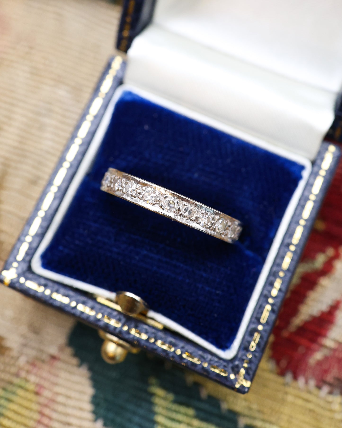 A very fine 18ct. White Gold Diamond Engraved Eternity Ring size L. Preowned - Robin Haydock Antique Jewellery