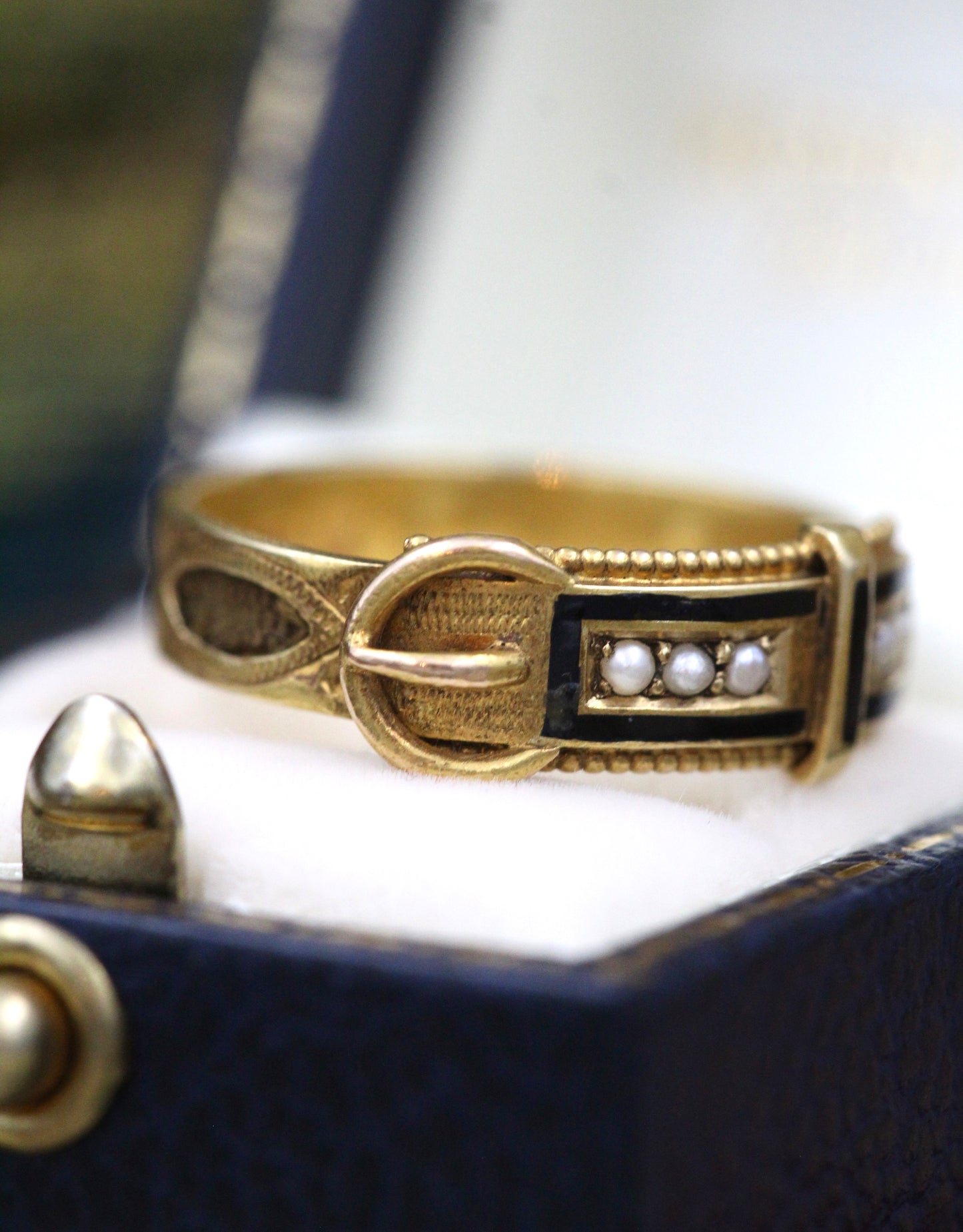 A very fine 18 carat Yellow Gold Memorial, Buckle  Ring, set  with Seed Pearls, Enamel and Woven Hair, Chester Hallmarks. Circa 1908. - Robin Haydock Antiques