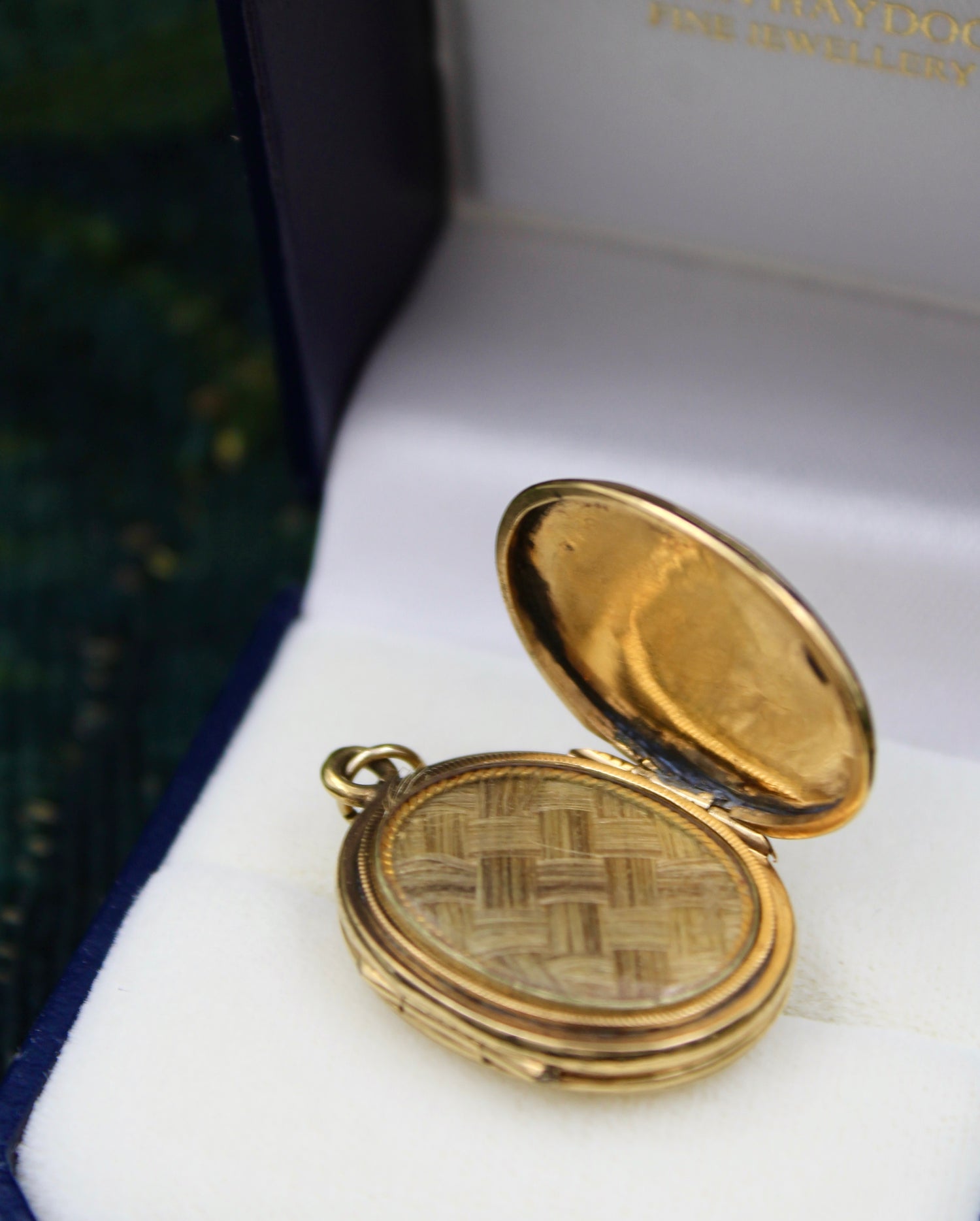 A very fine 9 carat Yellow Gold Double Locket. English Circa 1880 - Robin Haydock Antiques
