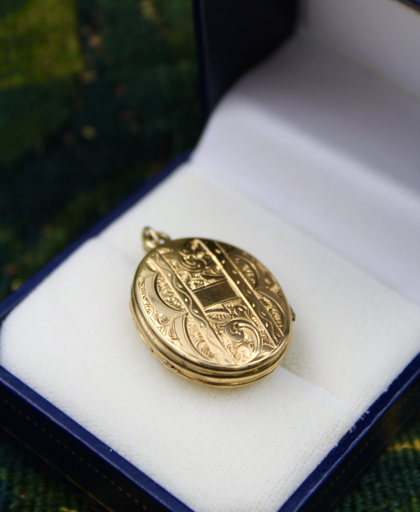 A very fine 9 carat Yellow Gold Double Locket. English Circa 1880 - Robin Haydock Antiques