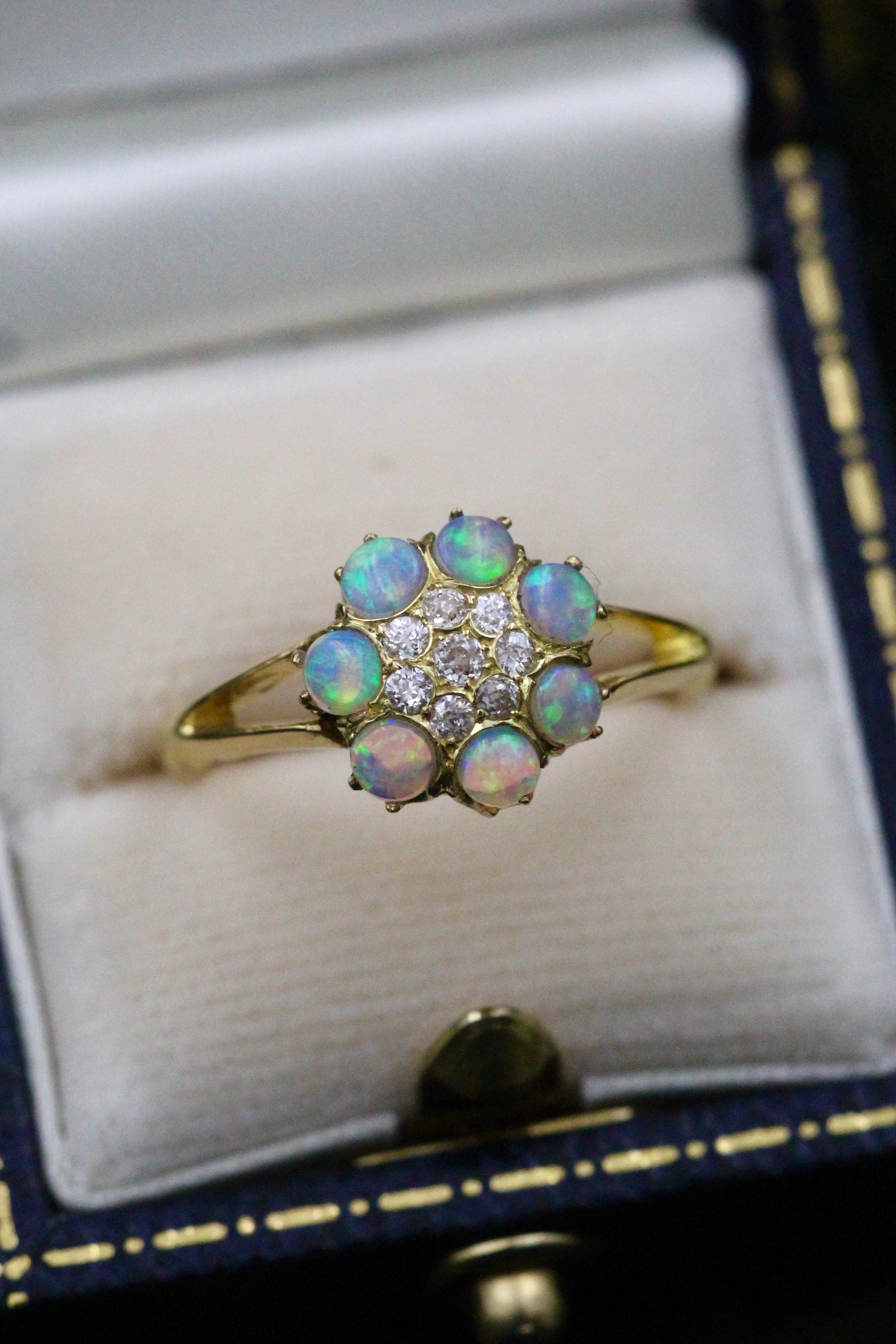 A very fine Opal and Diamond Cluster Ring in 18ct, (marked), Yellow Gold.  Early 20th Century. - Robin Haydock Antiques
