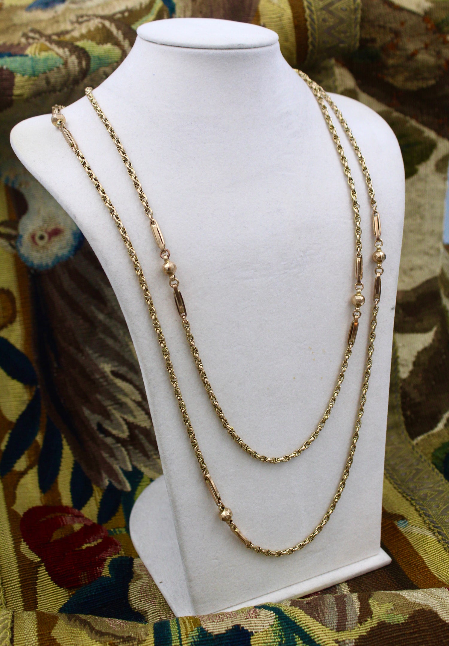 A very fine 9 carat Yellow Gold Long Guard Chain. English Circa 1890. - Robin Haydock Antiques