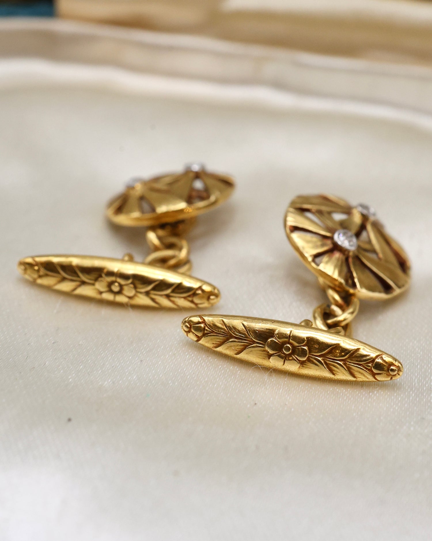 A very fine pair of Antique 18 Carat Yellow Gold & Diamond "Art Deco" Cufflinks Circa 1935 - Robin Haydock Antique Jewellery
